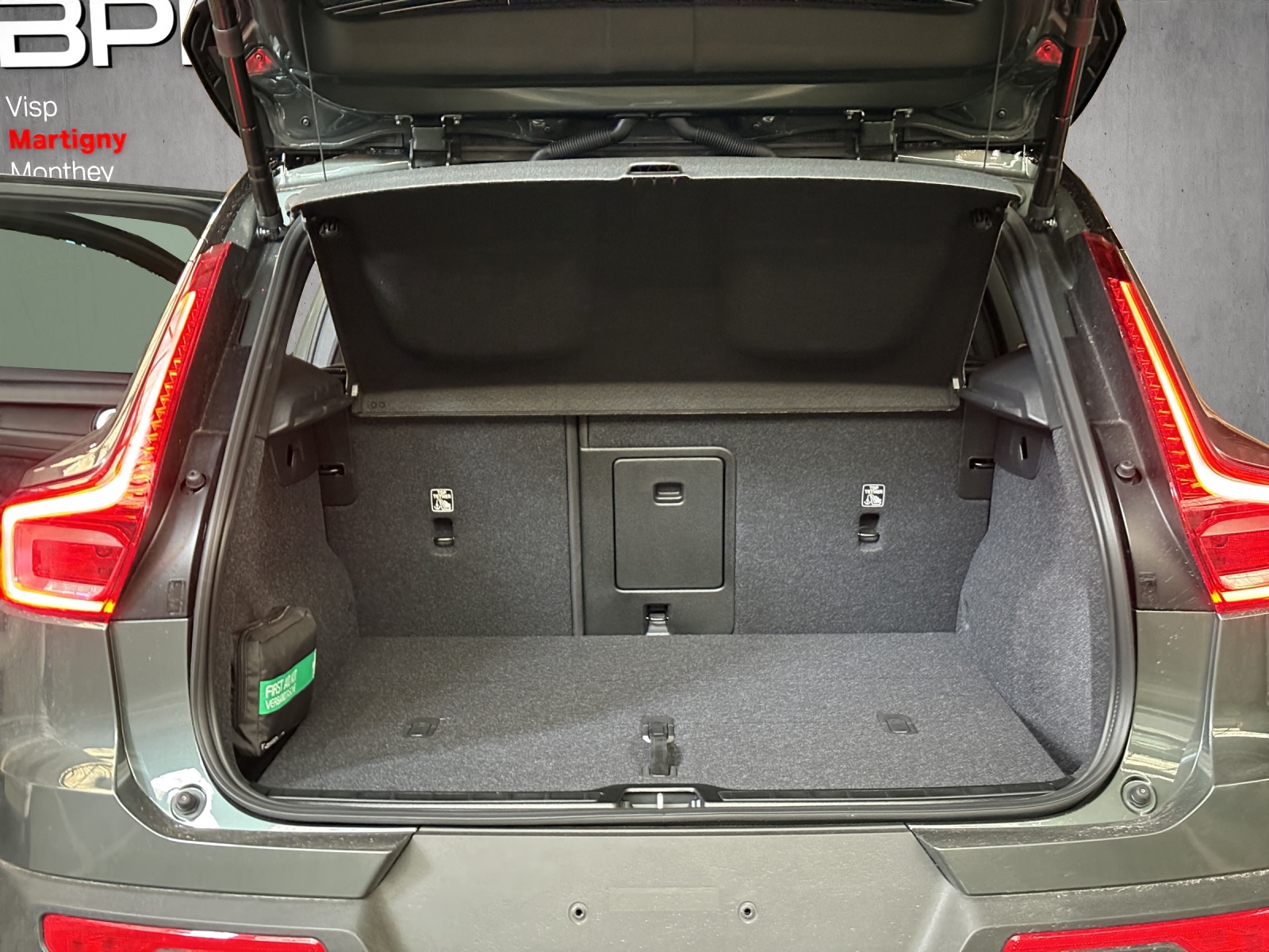 VOLVO EX40 82kWh Twin Motor AWD Ultra Xcentric Edition-image-13