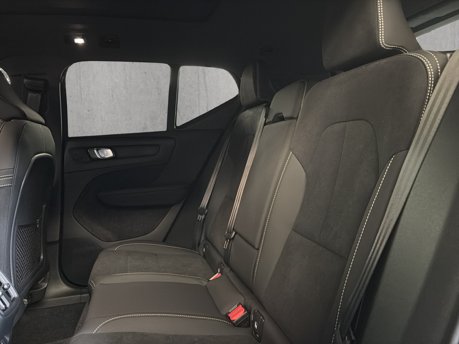 VOLVO EX40 82kWh Twin Motor AWD Ultra Xcentric Edition-image-12
