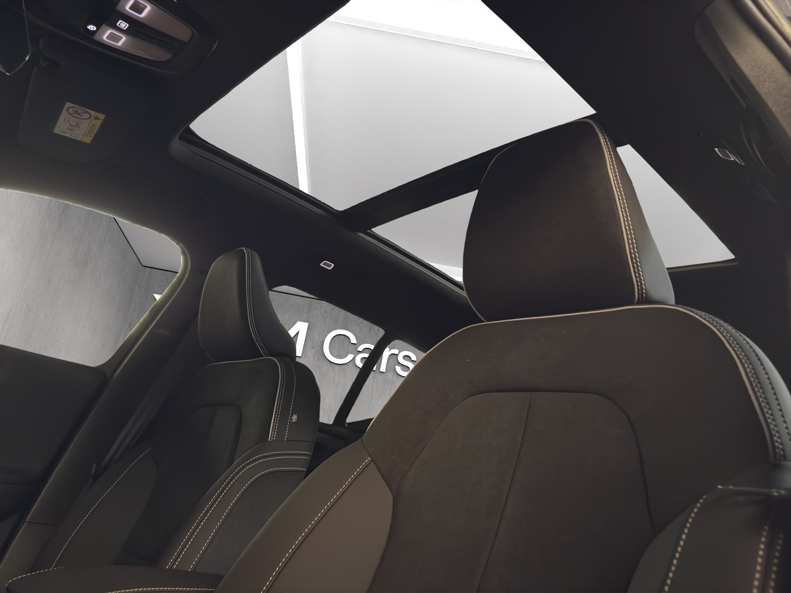 VOLVO EX40 82kWh Twin Motor AWD Ultra Xcentric Edition-image-14