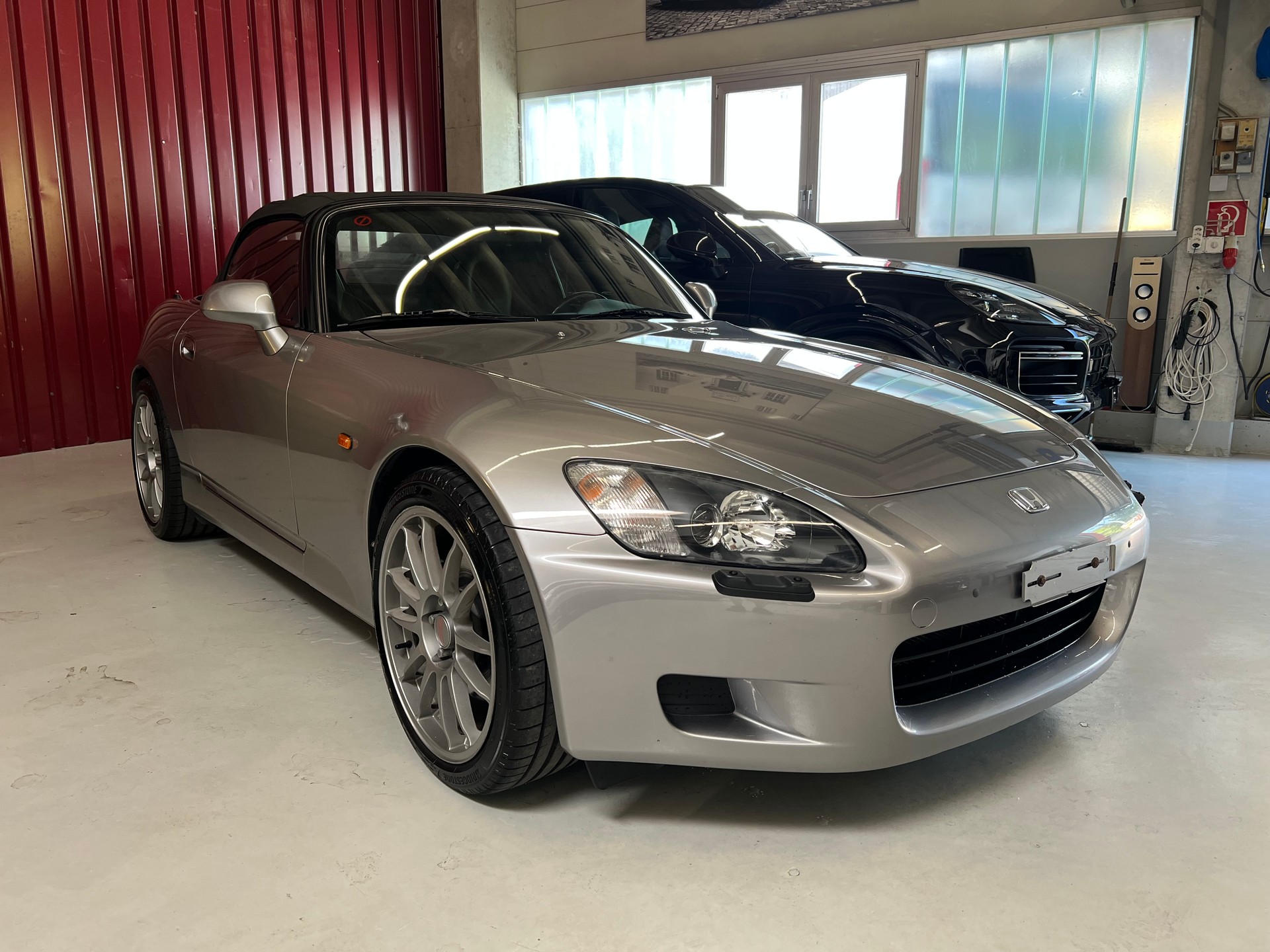 HONDA S2000-showroom-element-1