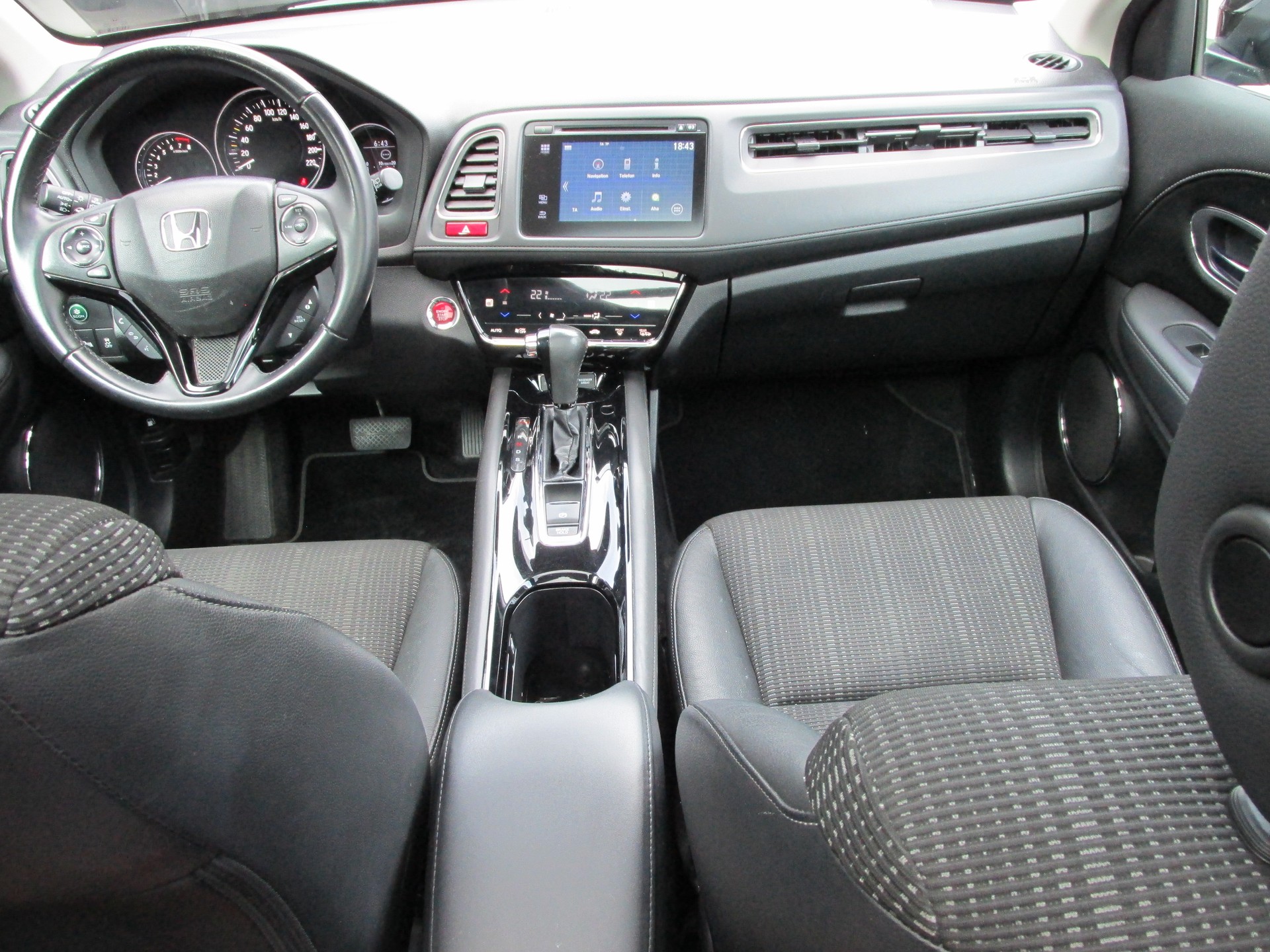HONDA HR-V 1.5i-VTEC Executive CVT-image-18