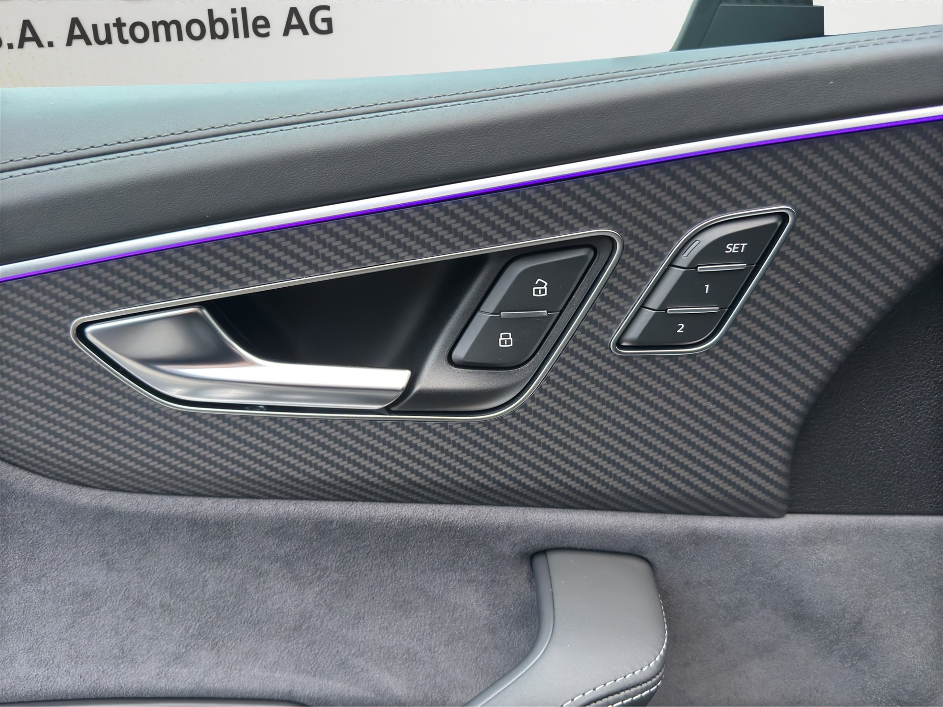 AUDI Q8 TFSI e quattro Competition 4x4 360 kW-image-27