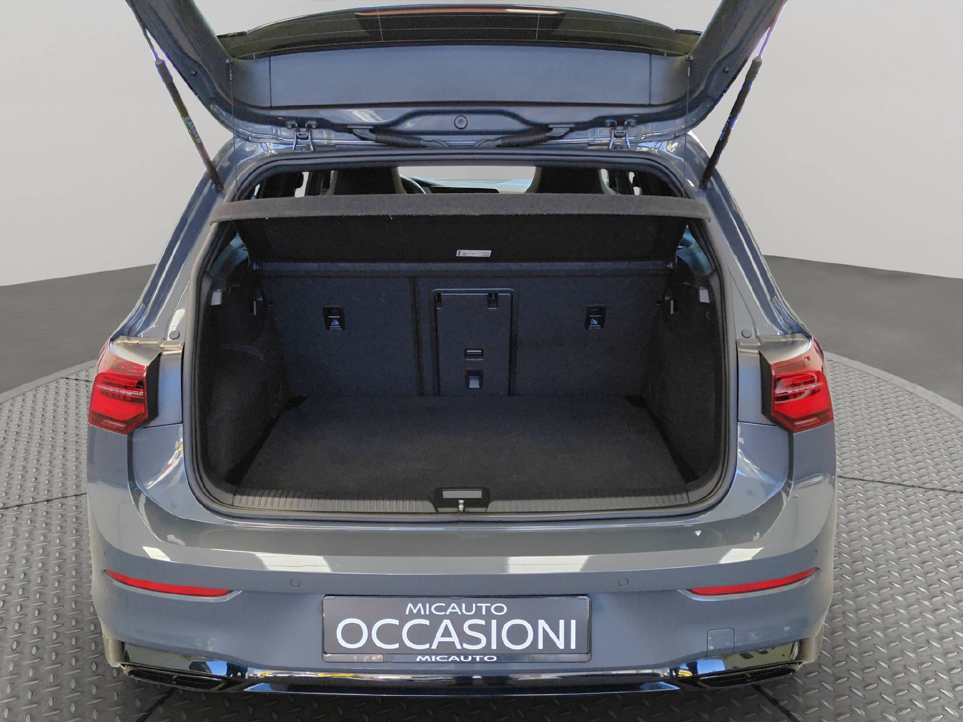 VW Golf VIII 1.5 eTSI R-Line DSG-image-14