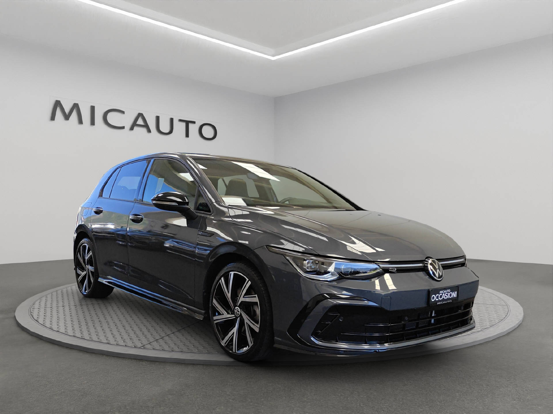 VW Golf VIII 1.5 eTSI R-Line DSG-image-0