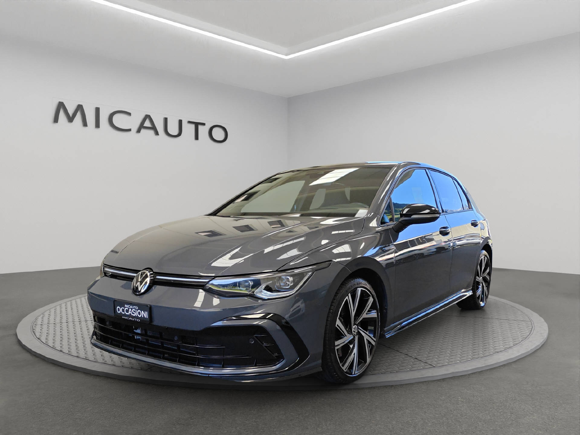 VW Golf VIII 1.5 eTSI R-Line DSG-image-3