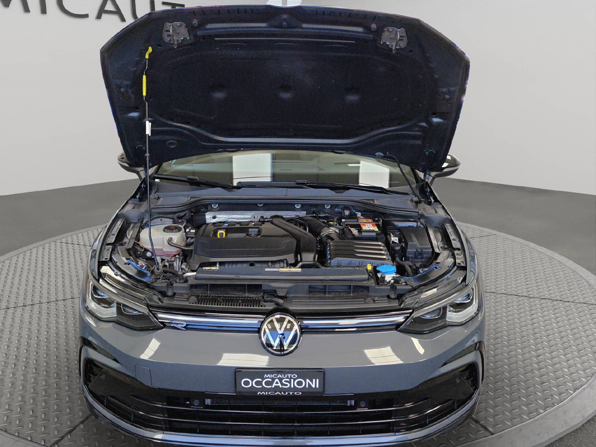 VW Golf VIII 1.5 eTSI R-Line DSG-image-15