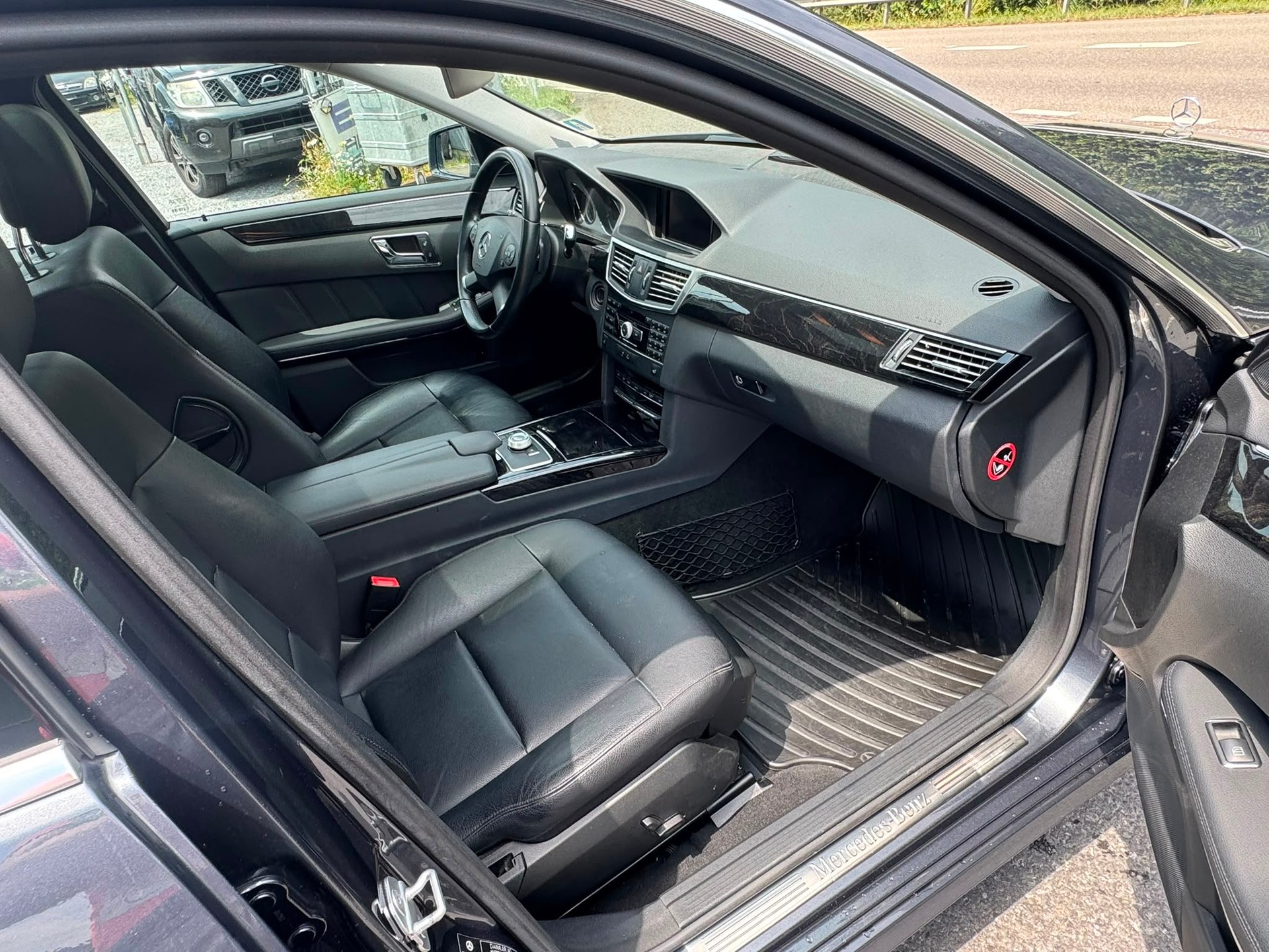 MERCEDES-BENZ E 350 CDI BlueEfficiency 4Matic 7G-Tronic-image-8