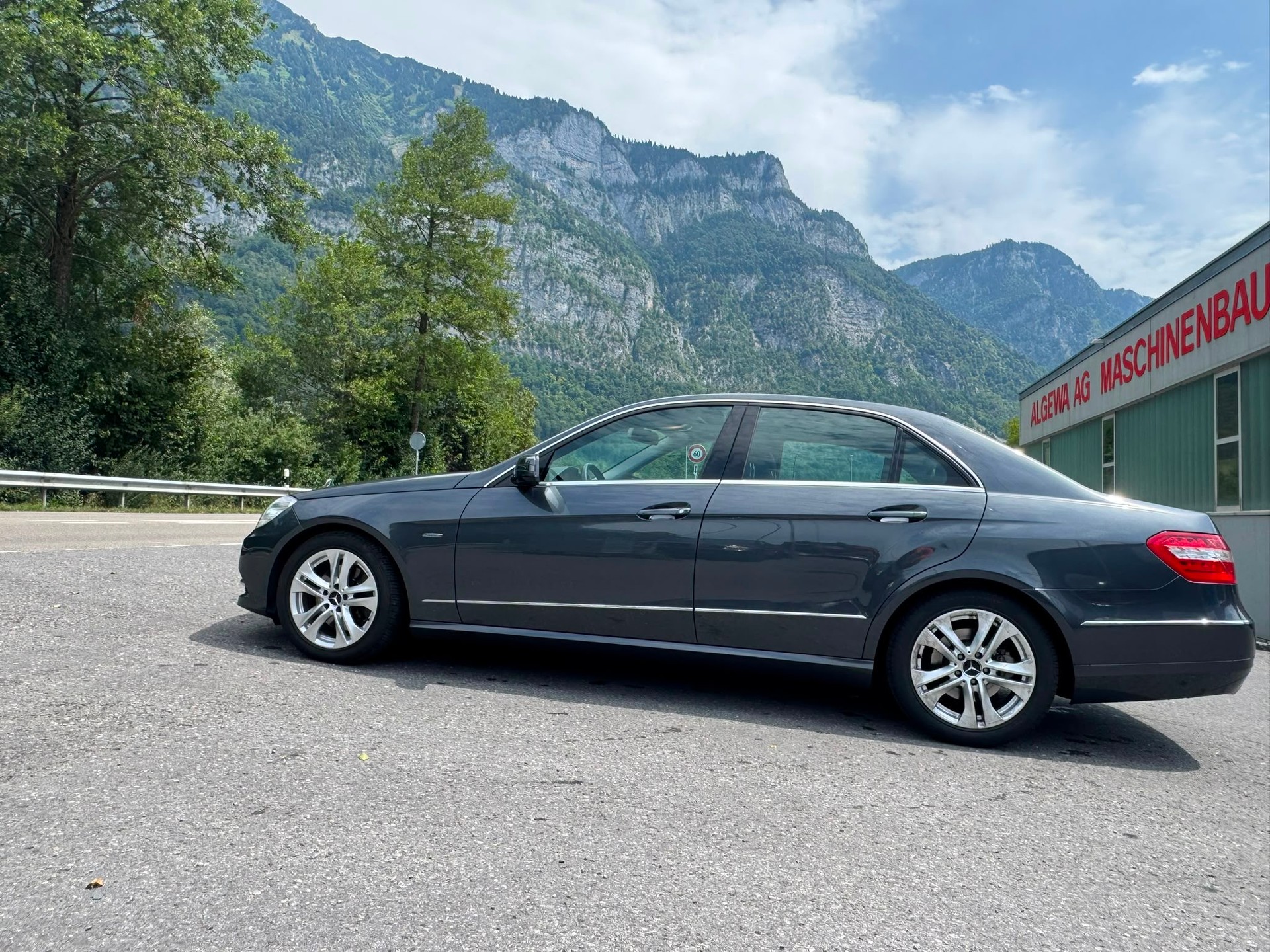 MERCEDES-BENZ E 350 CDI BlueEfficiency 4Matic 7G-Tronic-image-3