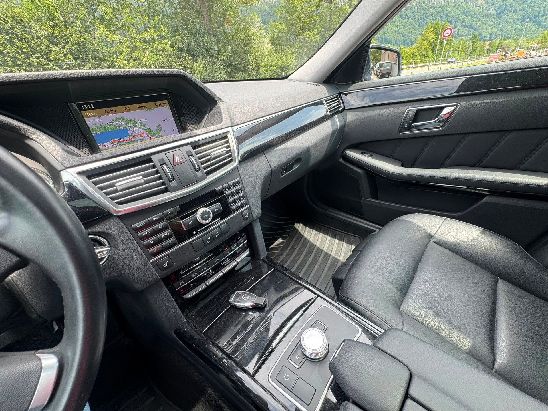 MERCEDES-BENZ E 350 CDI BlueEfficiency 4Matic 7G-Tronic-image-9