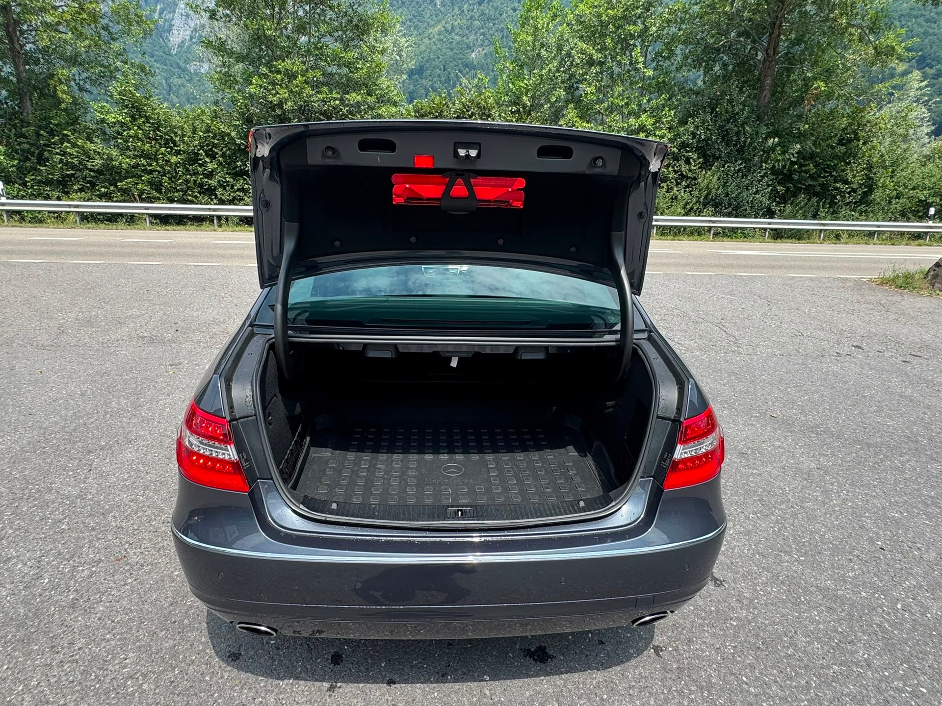 MERCEDES-BENZ E 350 CDI BlueEfficiency 4Matic 7G-Tronic-image-10