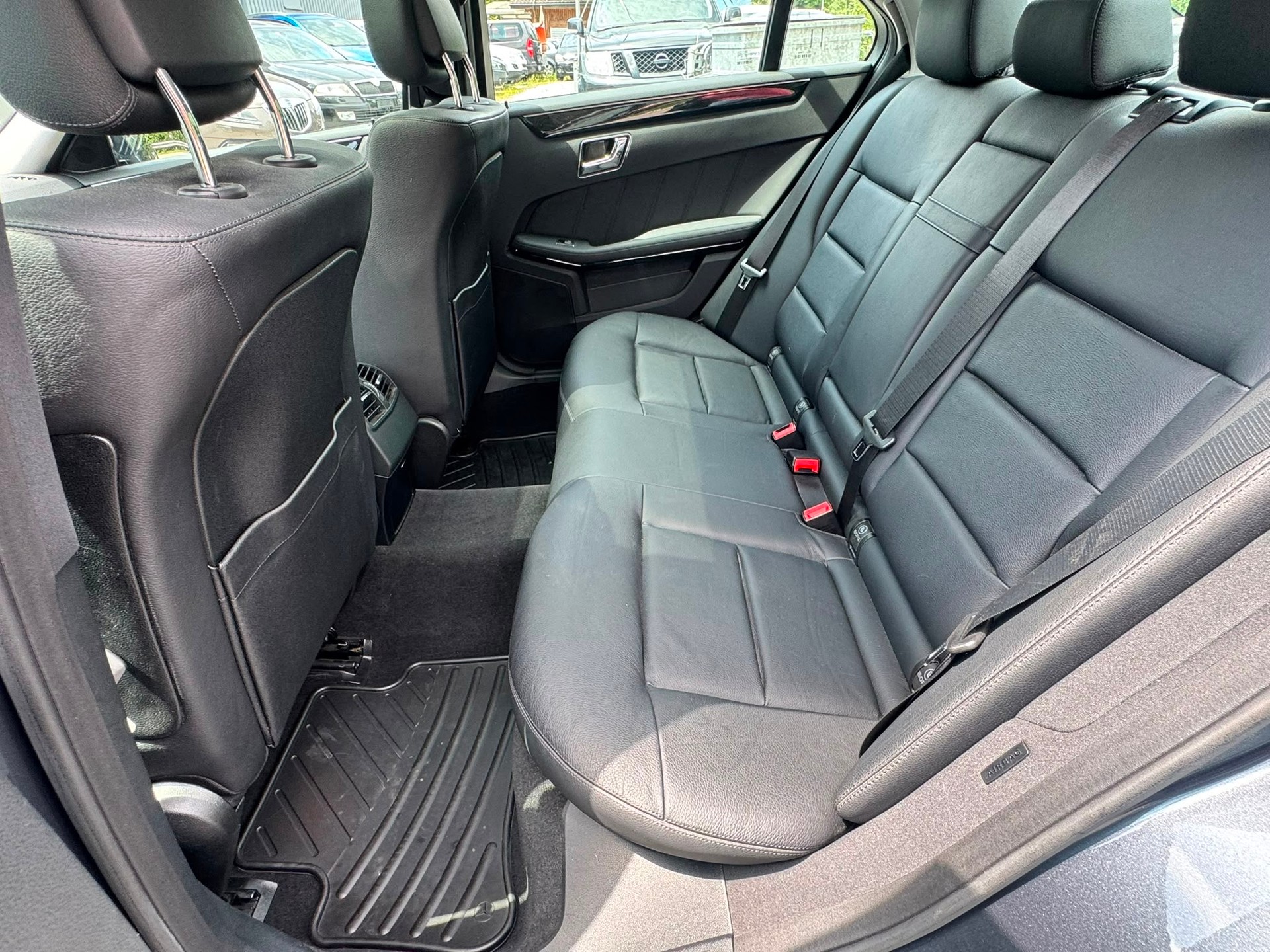 MERCEDES-BENZ E 350 CDI BlueEfficiency 4Matic 7G-Tronic-image-7