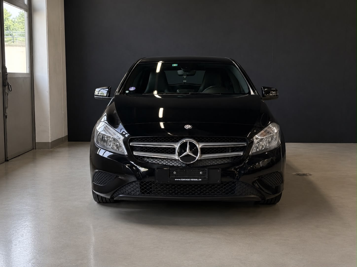MERCEDES-BENZ A 180 7G-DCT-image-2