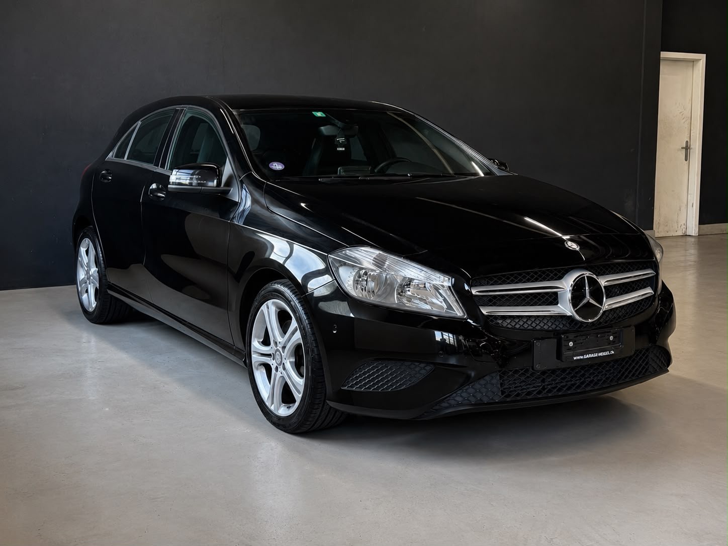 MERCEDES-BENZ A 180 7G-DCT-image-0