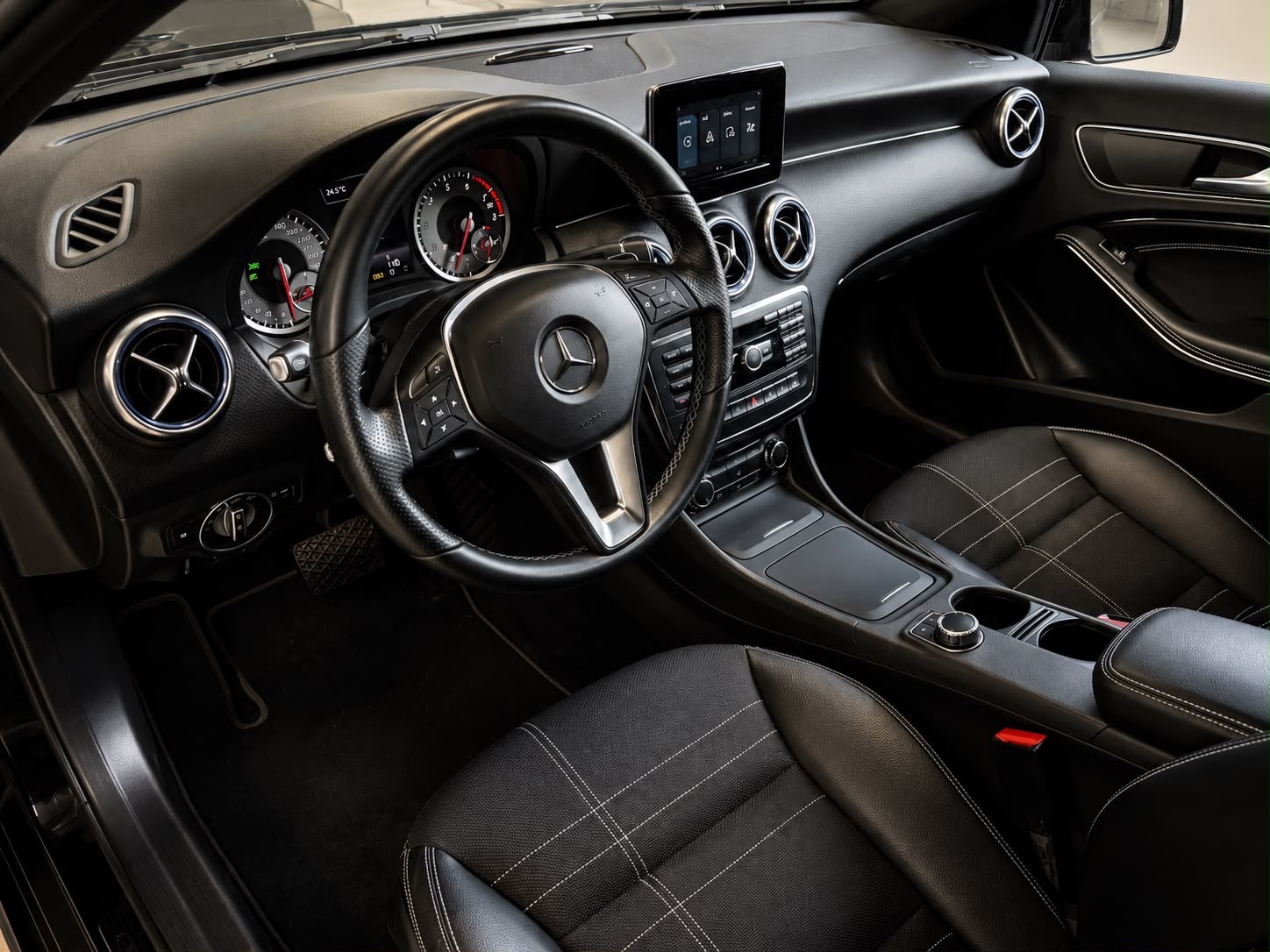 MERCEDES-BENZ A 180 7G-DCT-image-12