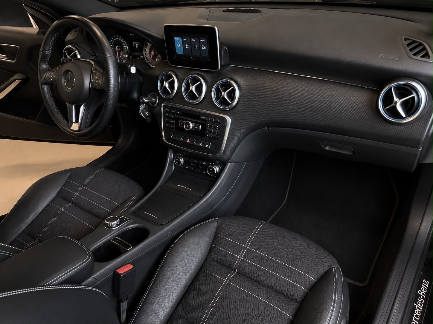 MERCEDES-BENZ A 180 7G-DCT-image-11