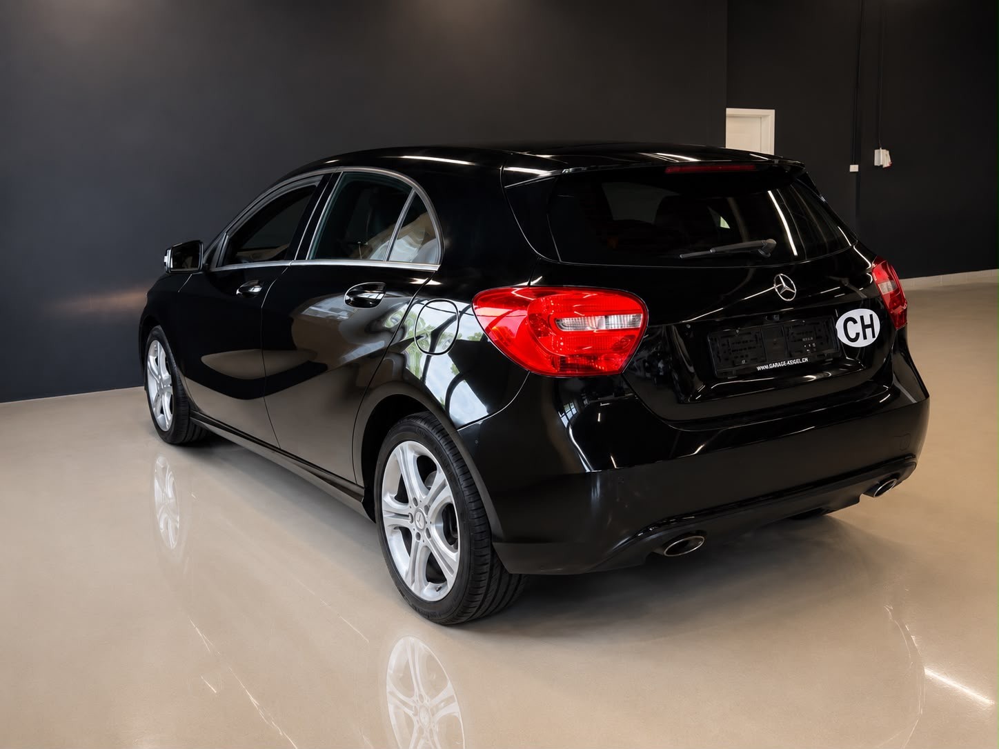 MERCEDES-BENZ A 180 7G-DCT-image-9