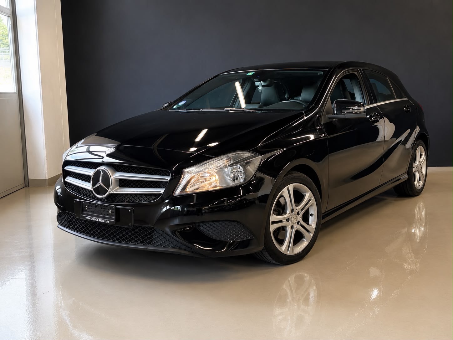 MERCEDES-BENZ A 180 7G-DCT-image-4