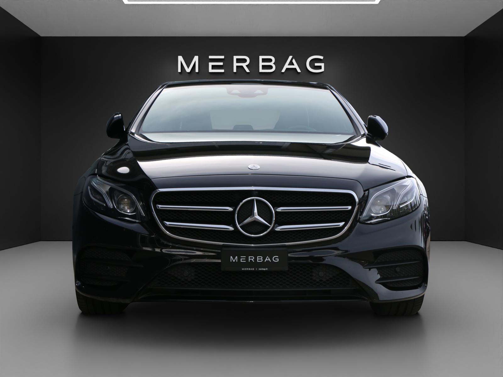 MERCEDES-BENZ E 220 d AMG Line-image-21