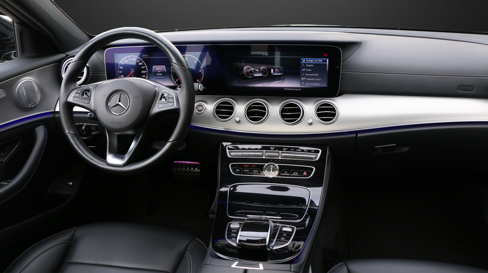 MERCEDES-BENZ E 220 d AMG Line-image-5