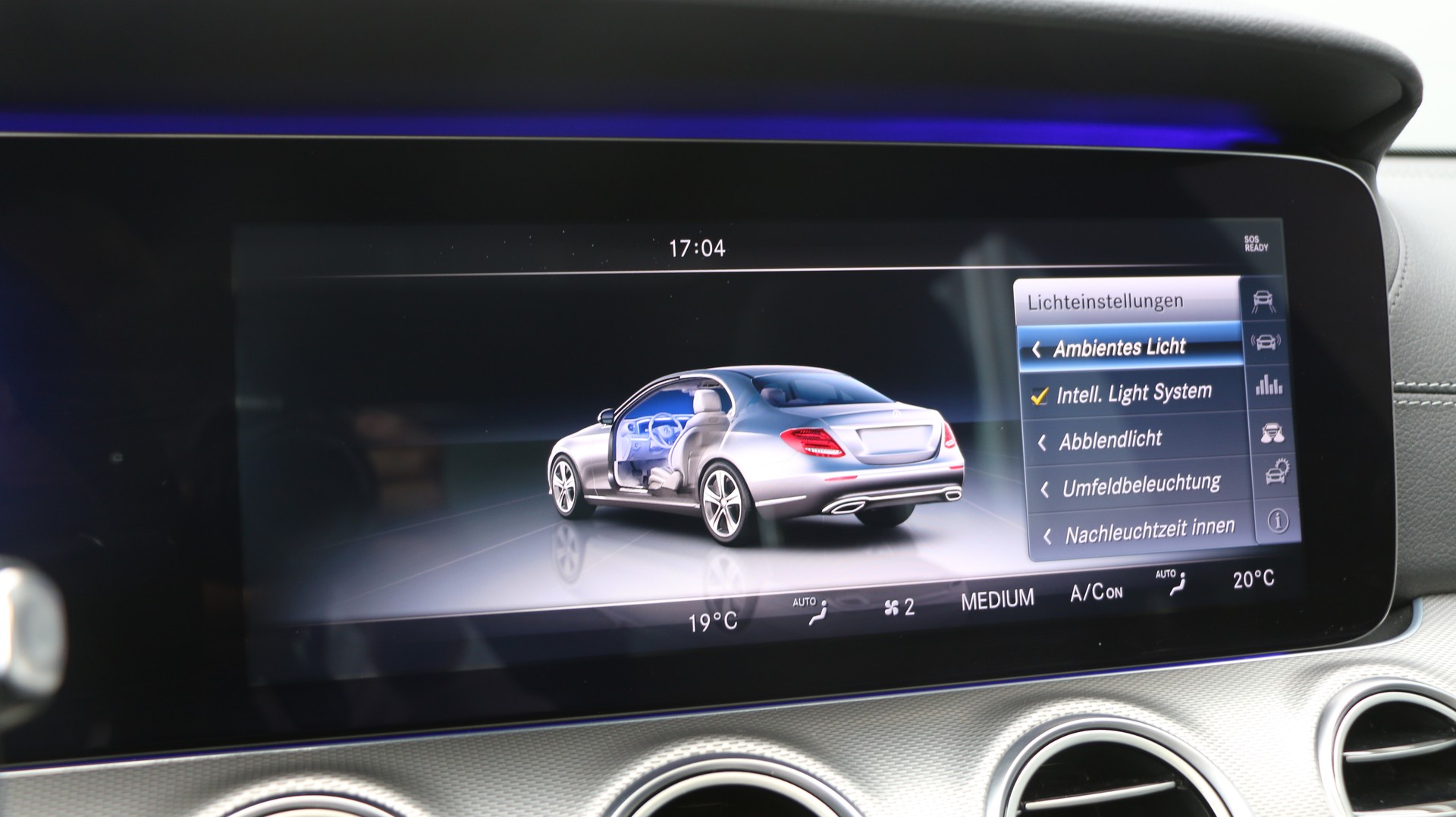 MERCEDES-BENZ E 220 d AMG Line-image-18