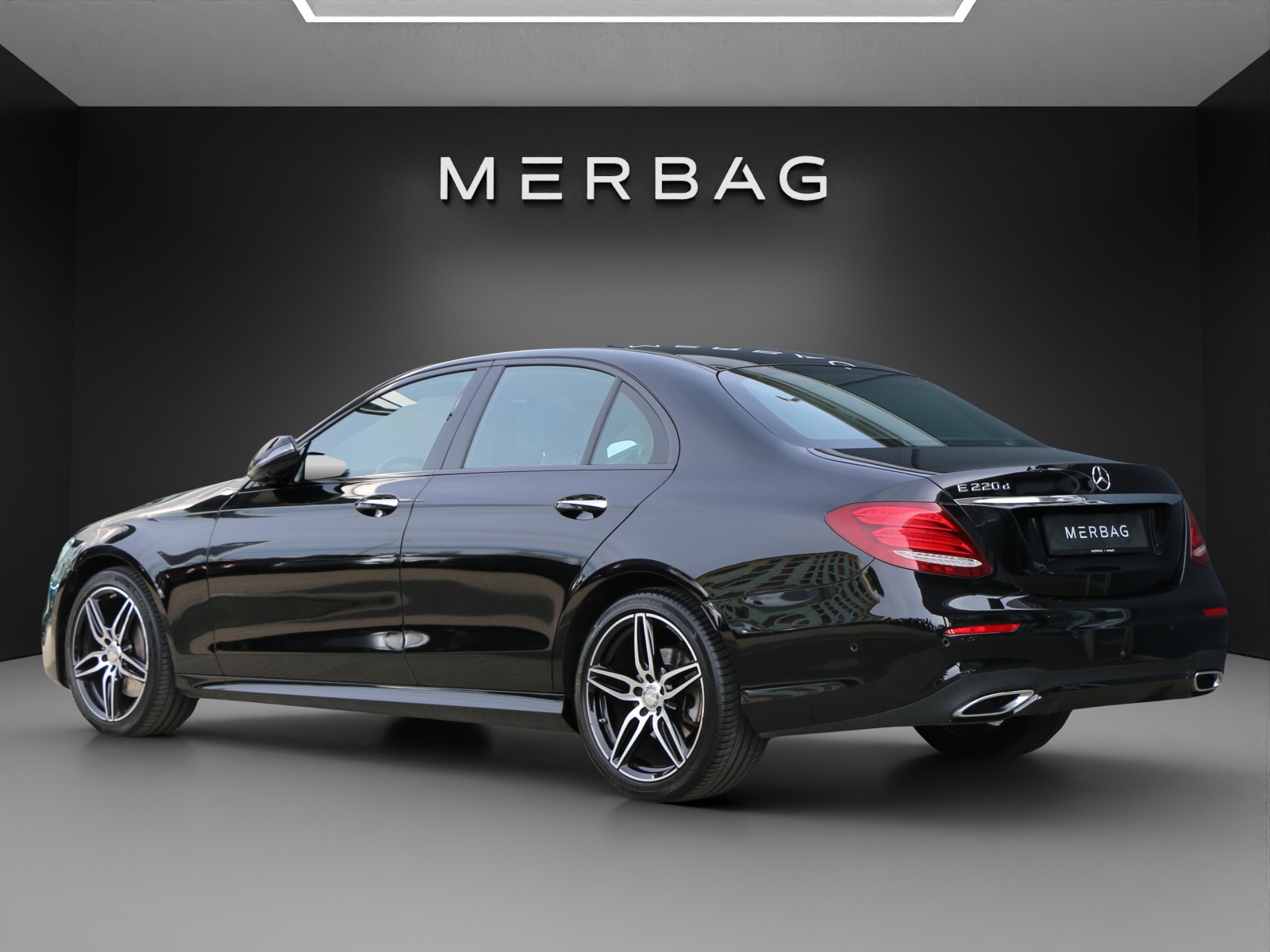 MERCEDES-BENZ E 220 d AMG Line-image-2