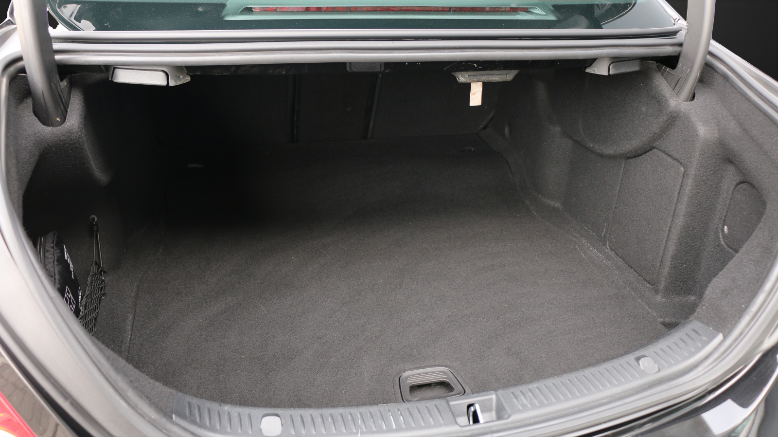 MERCEDES-BENZ E 220 d AMG Line-image-12