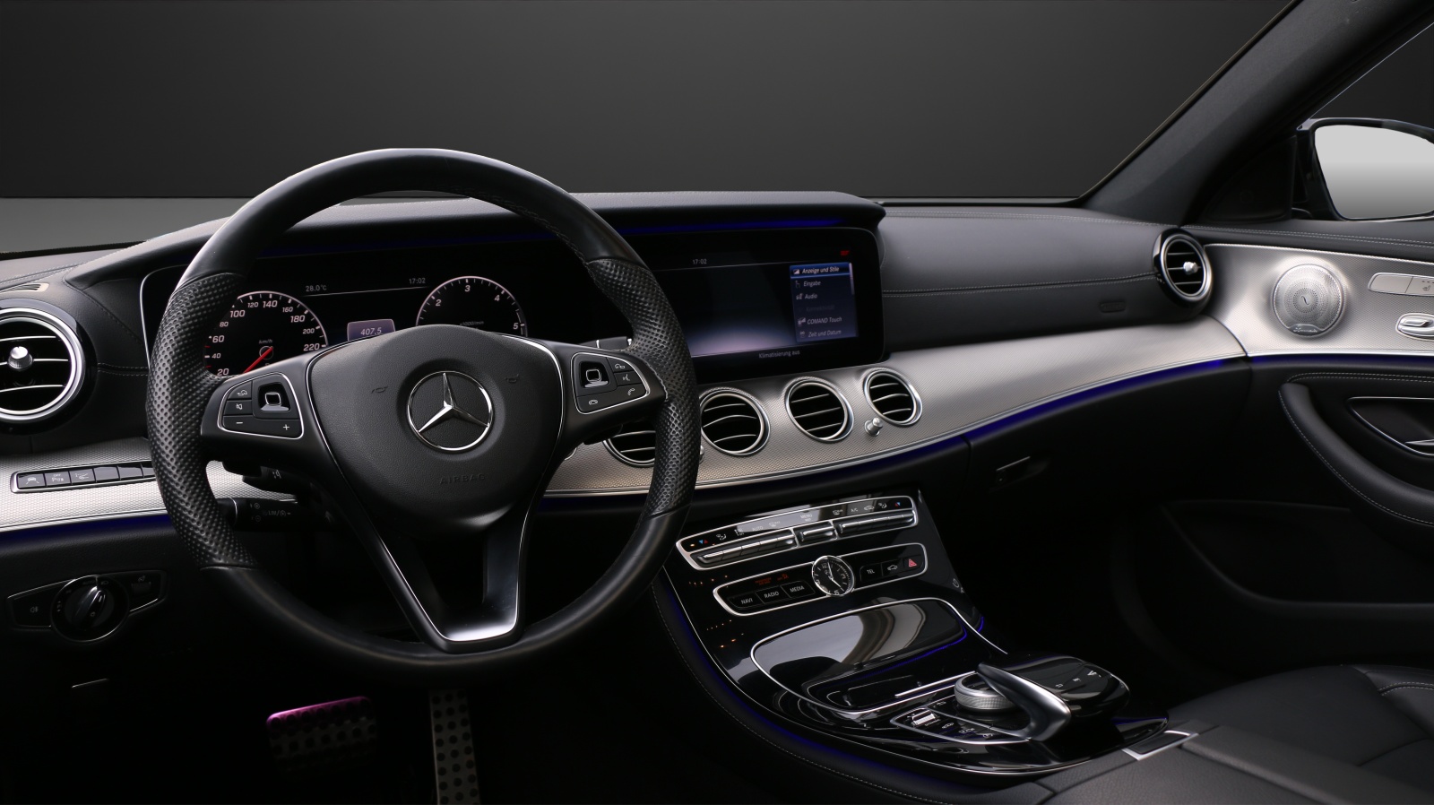 MERCEDES-BENZ E 220 d AMG Line-image-4