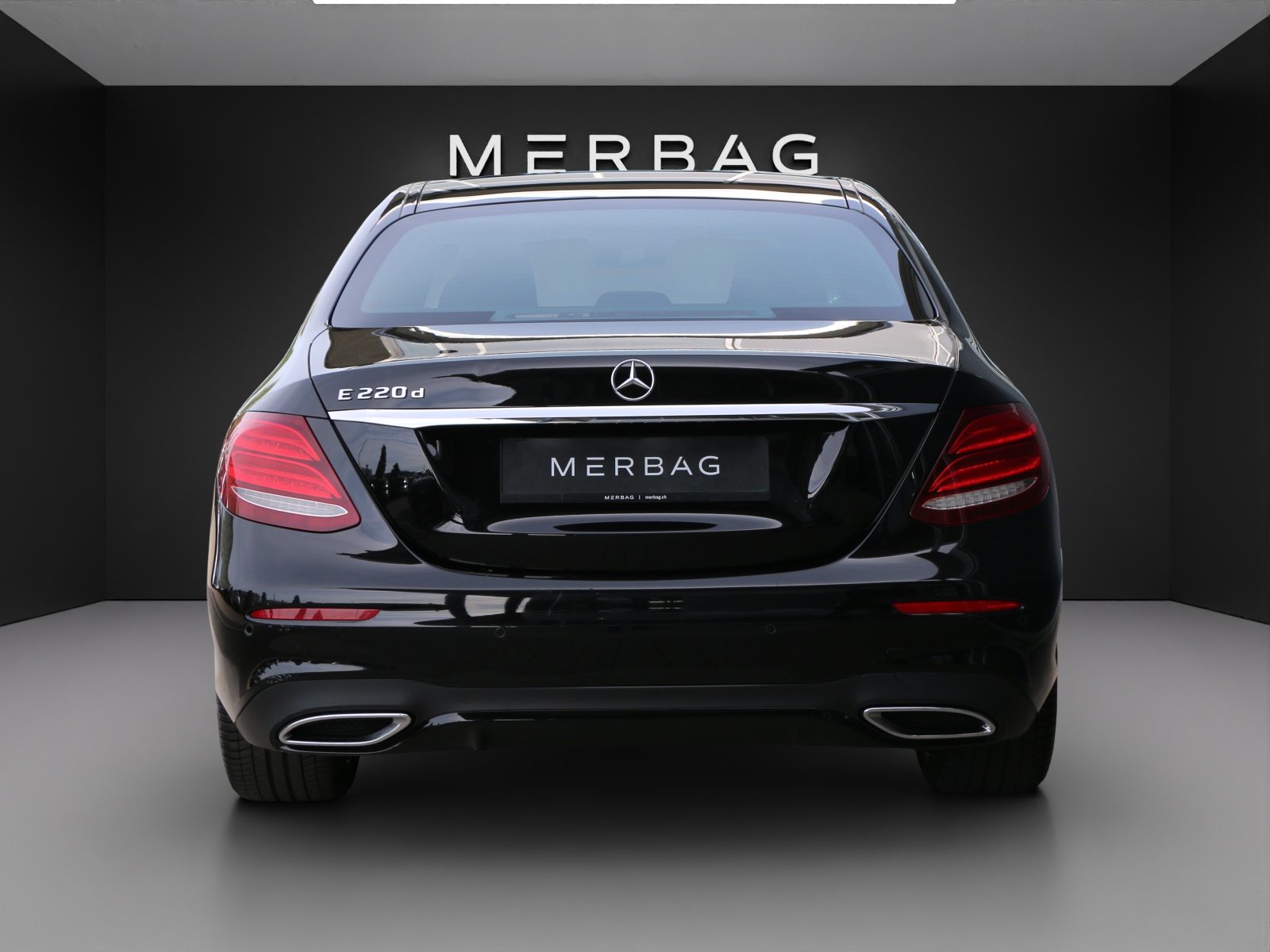 MERCEDES-BENZ E 220 d AMG Line-image-3