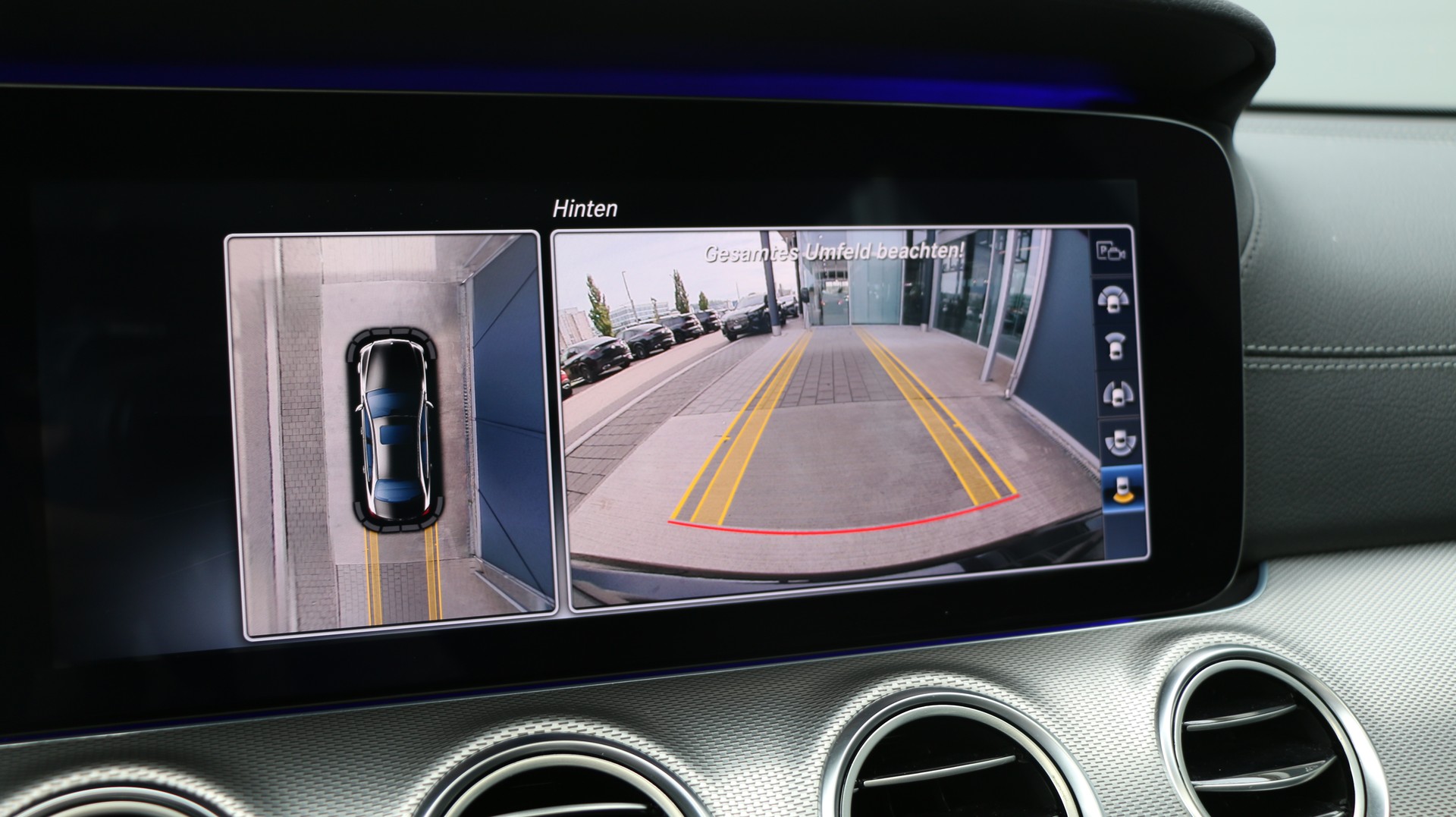 MERCEDES-BENZ E 220 d AMG Line-image-20
