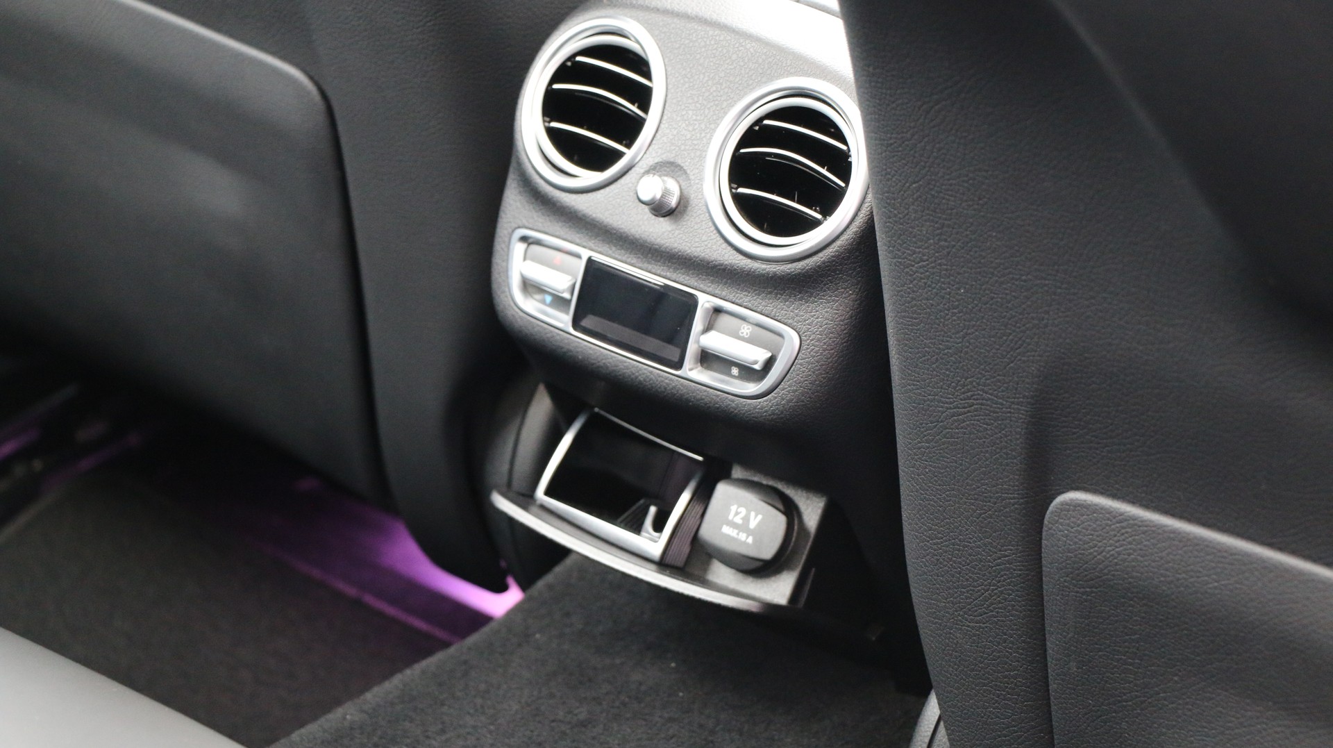 MERCEDES-BENZ E 220 d AMG Line-image-11