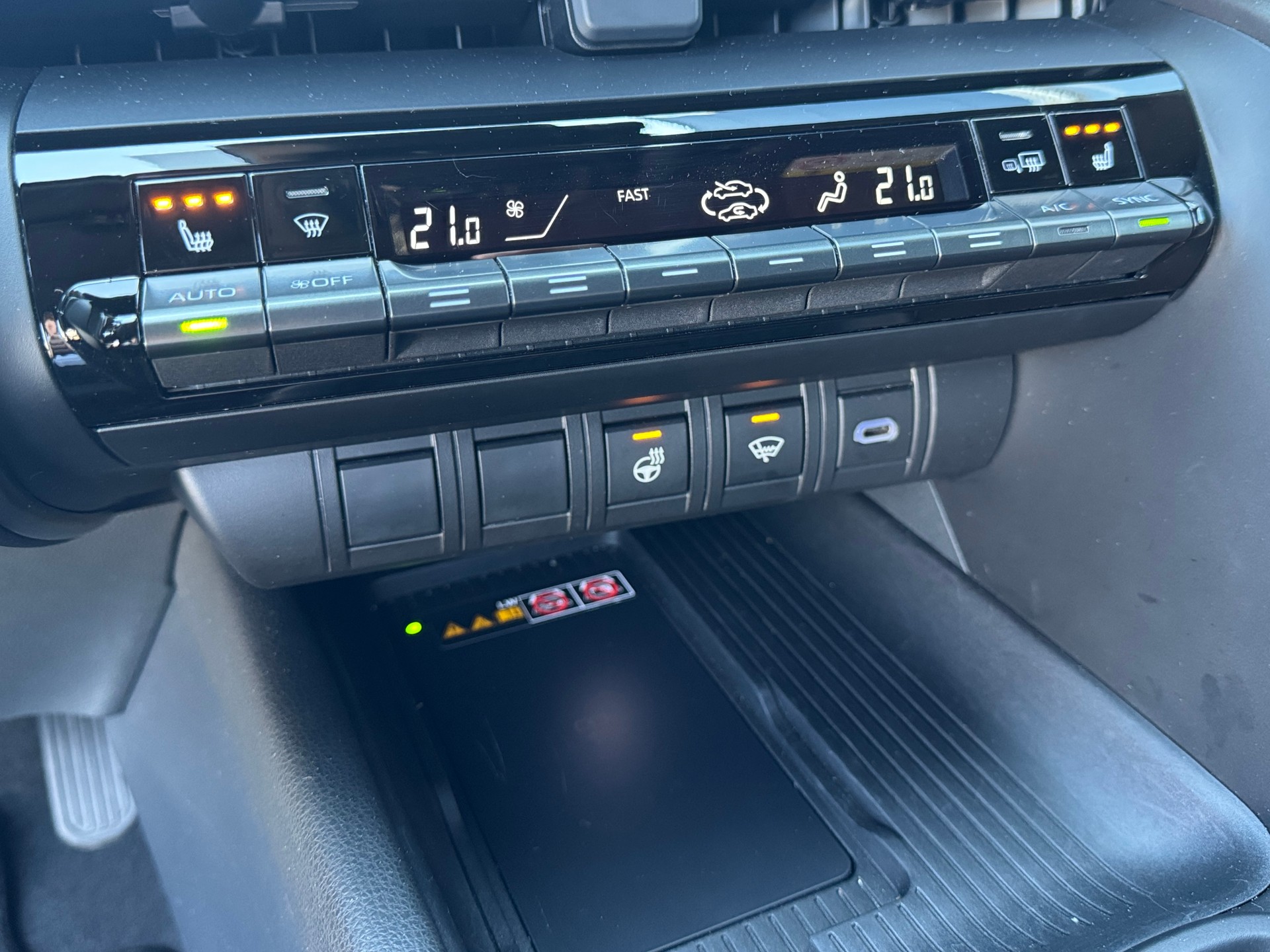 TOYOTA C-HR 2.0 HSD CVT Trend 2WD-image-21
