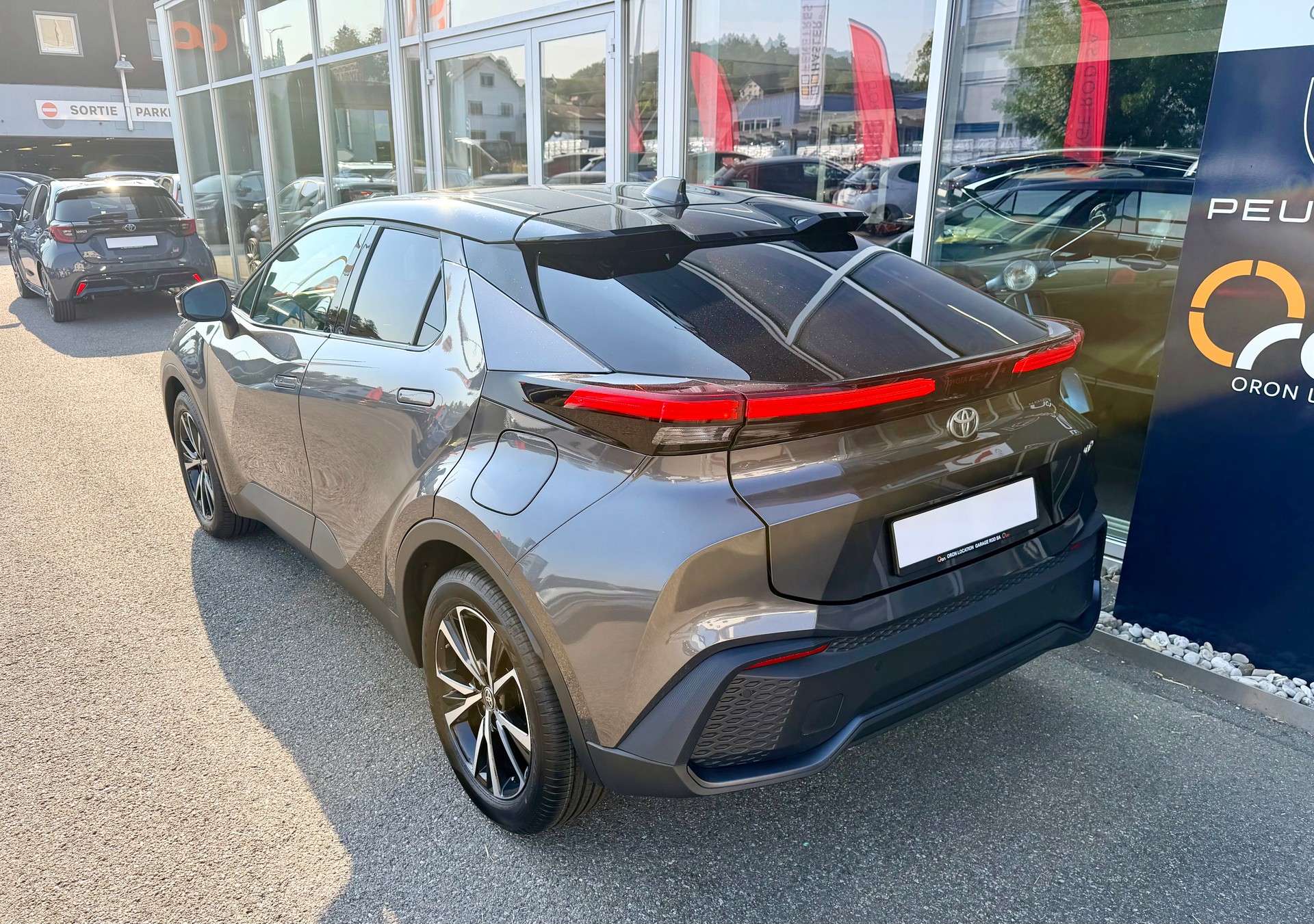 TOYOTA C-HR 2.0 HSD CVT Trend 2WD-image-4