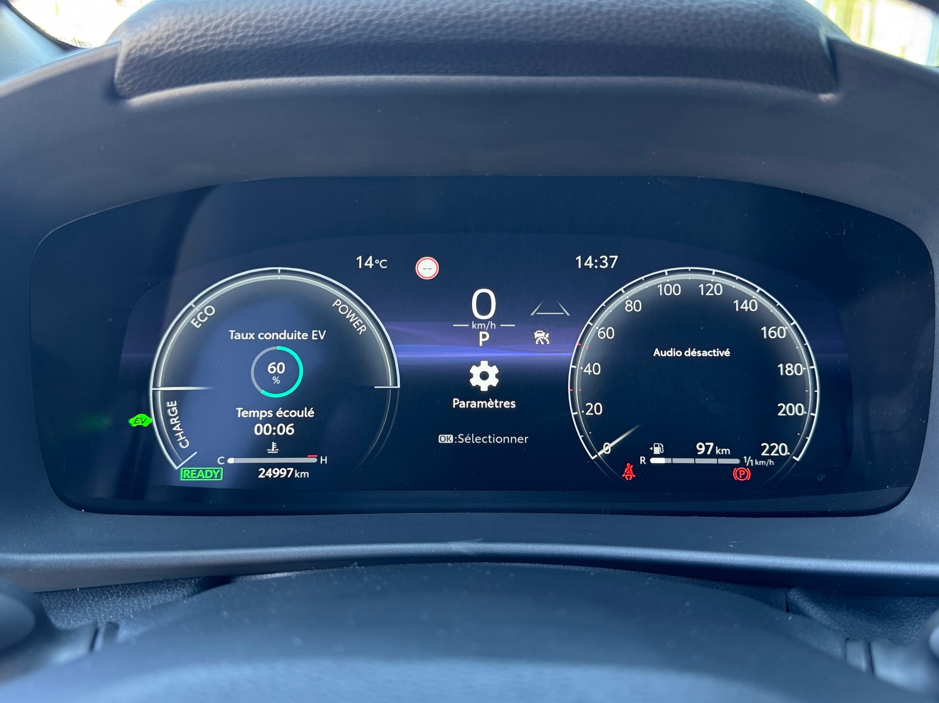 TOYOTA C-HR 2.0 HSD CVT Trend 2WD-image-14