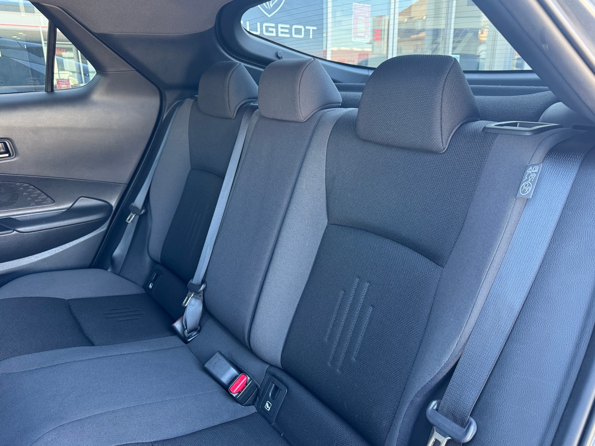 TOYOTA C-HR 2.0 HSD CVT Trend 2WD-image-12