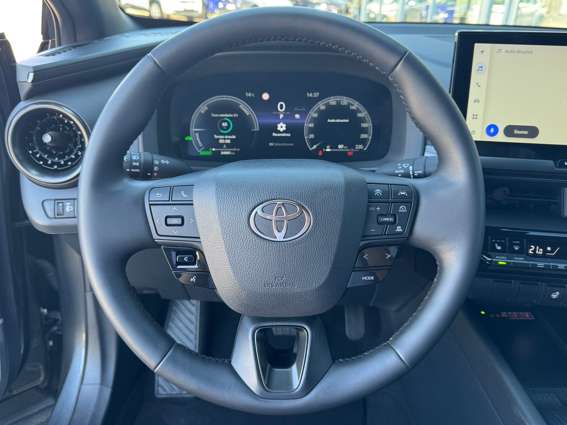 TOYOTA C-HR 2.0 HSD CVT Trend 2WD-image-15