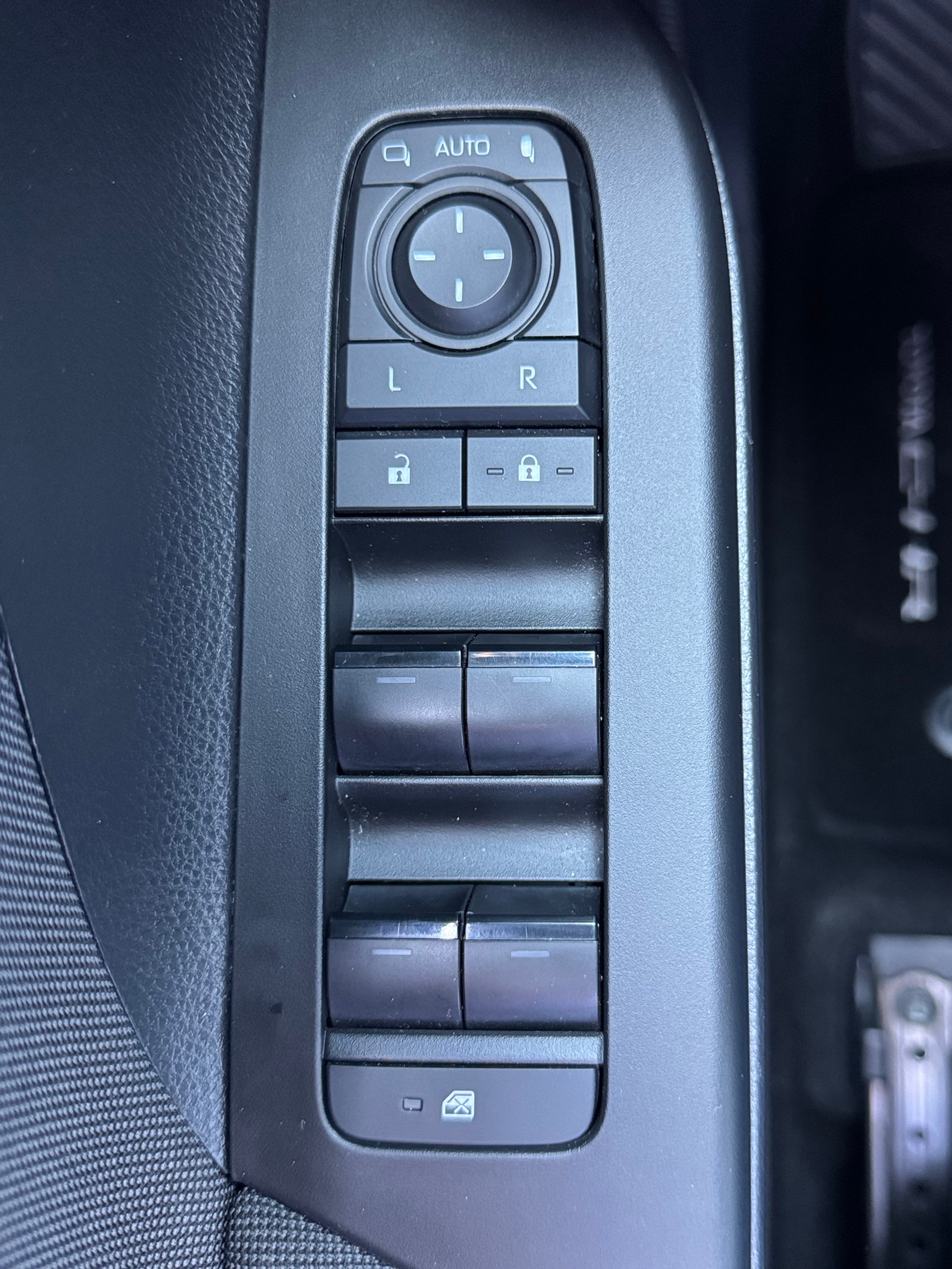 TOYOTA C-HR 2.0 HSD CVT Trend 2WD-image-18