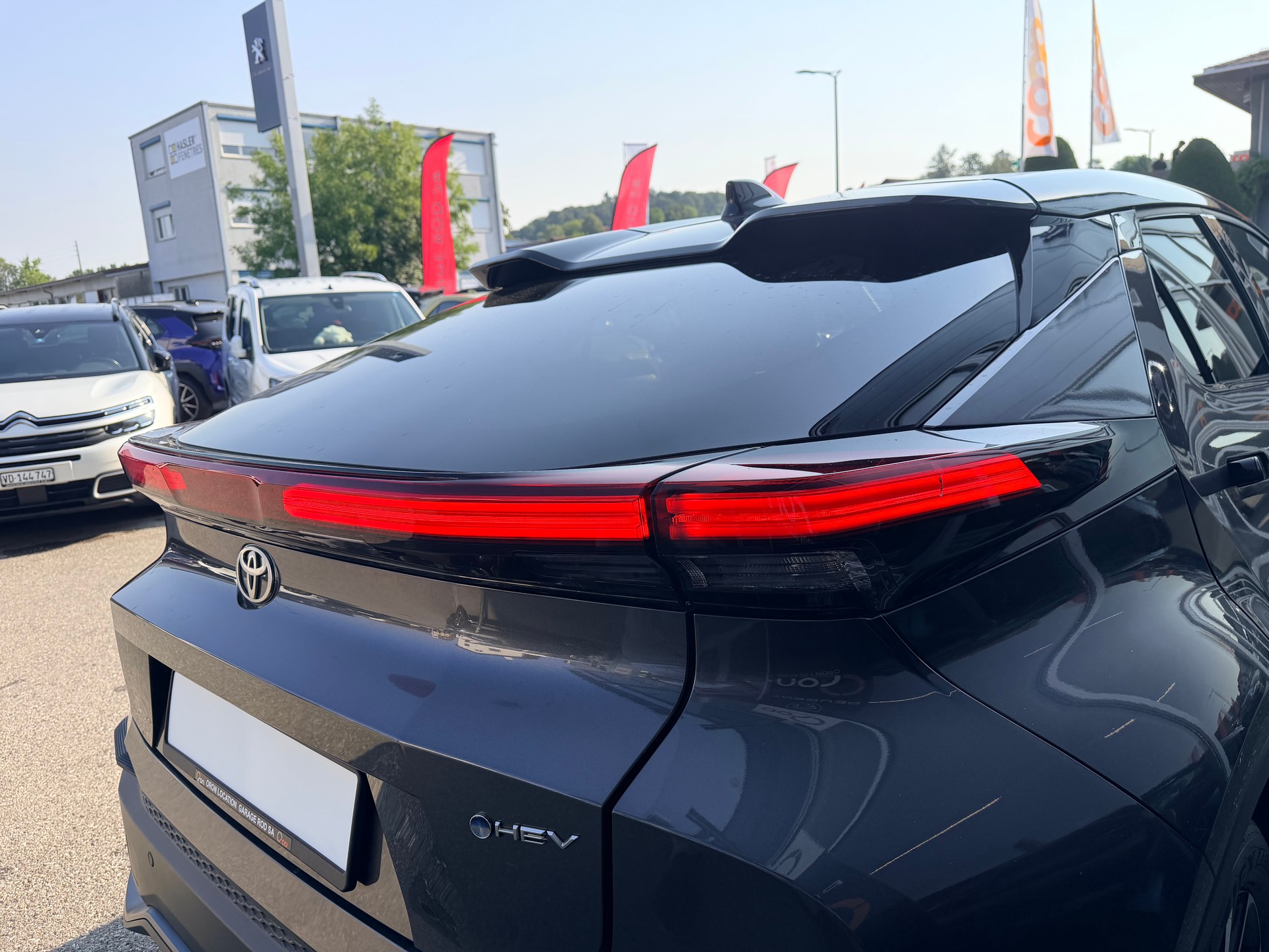 TOYOTA C-HR 2.0 HSD CVT Trend 2WD-image-8