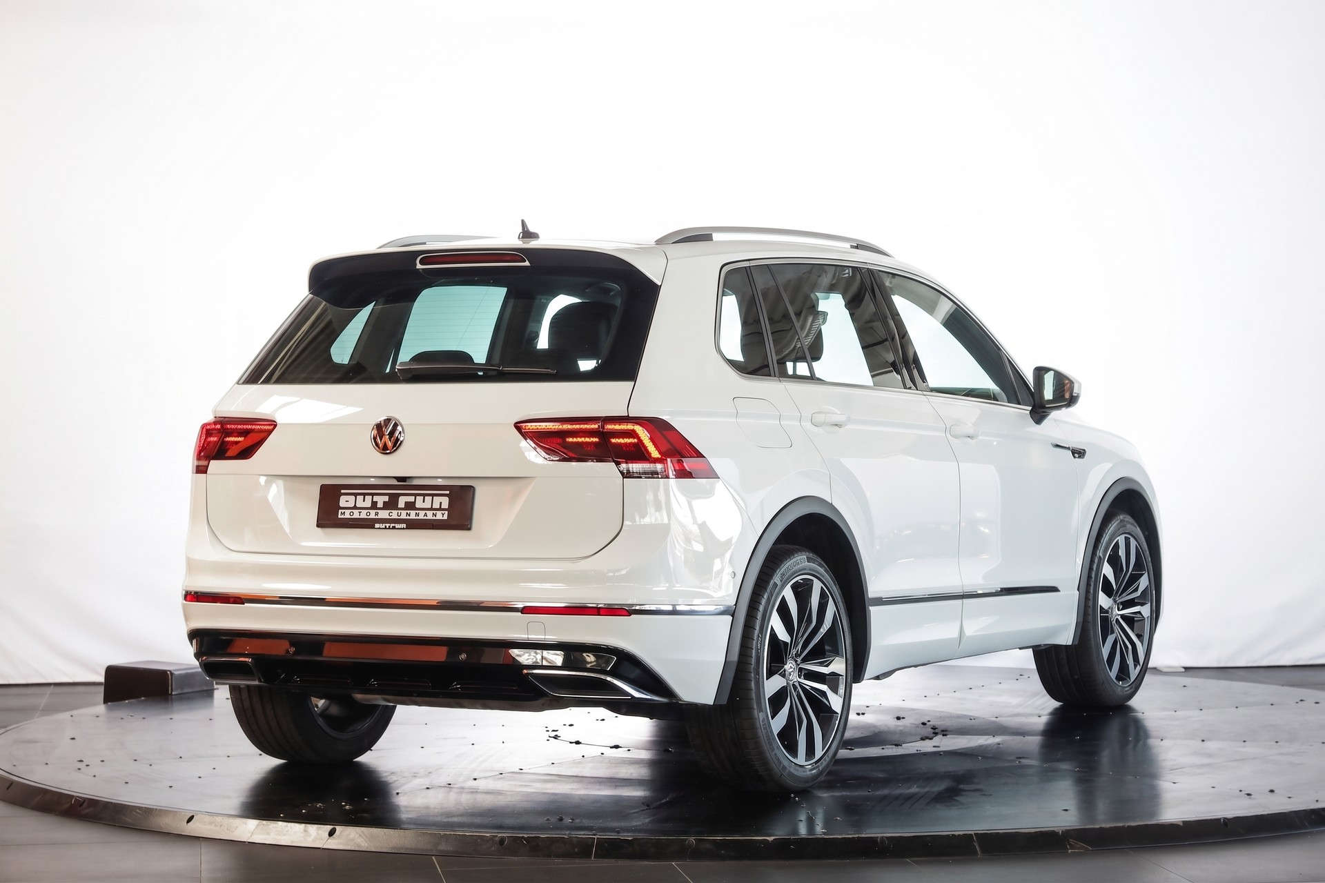 VW Tiguan 2.0TSI Highline 4Motion DSG-image-4