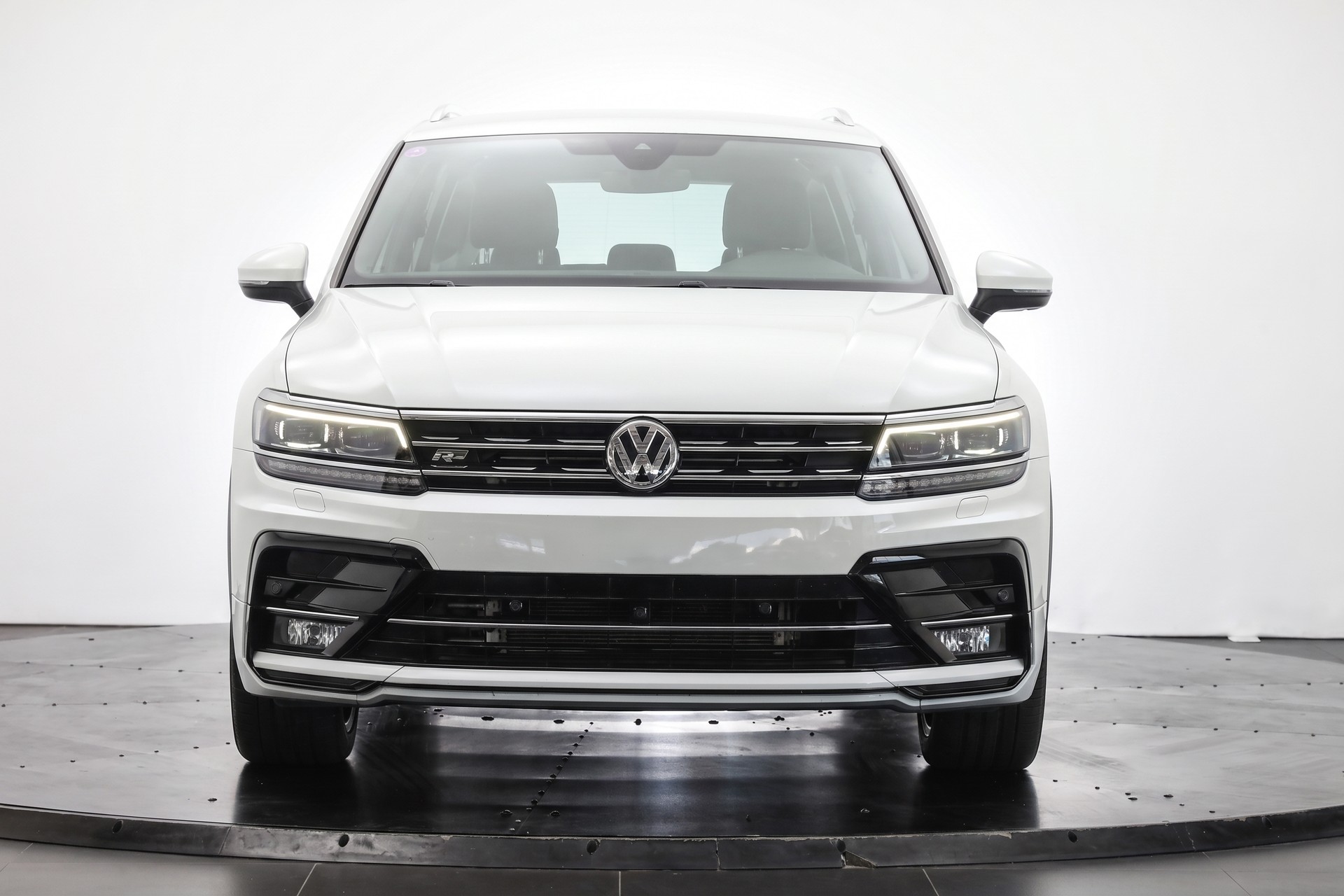 VW Tiguan 2.0TSI Highline 4Motion DSG-showroom-element-1
