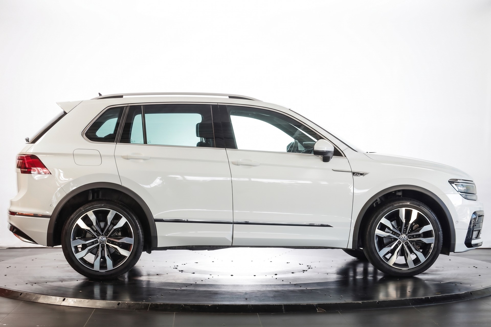 VW Tiguan 2.0TSI Highline 4Motion DSG-showroom-element-3