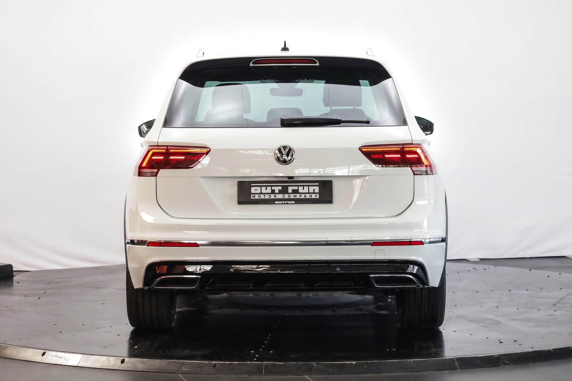 VW Tiguan 2.0TSI Highline 4Motion DSG-showroom-element-2