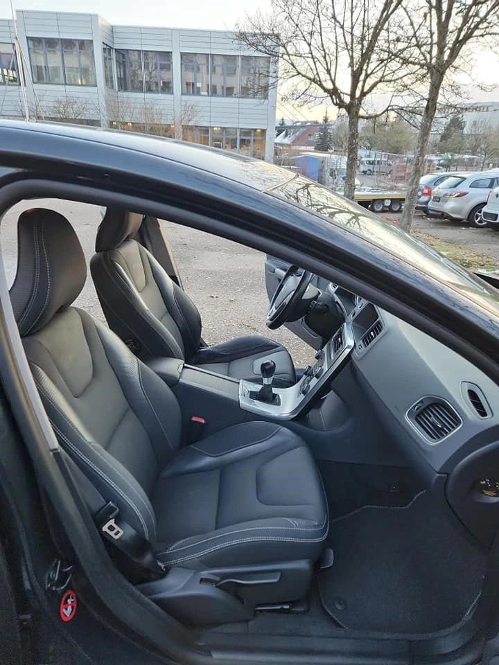 VOLVO V60 DRIVe-image-2