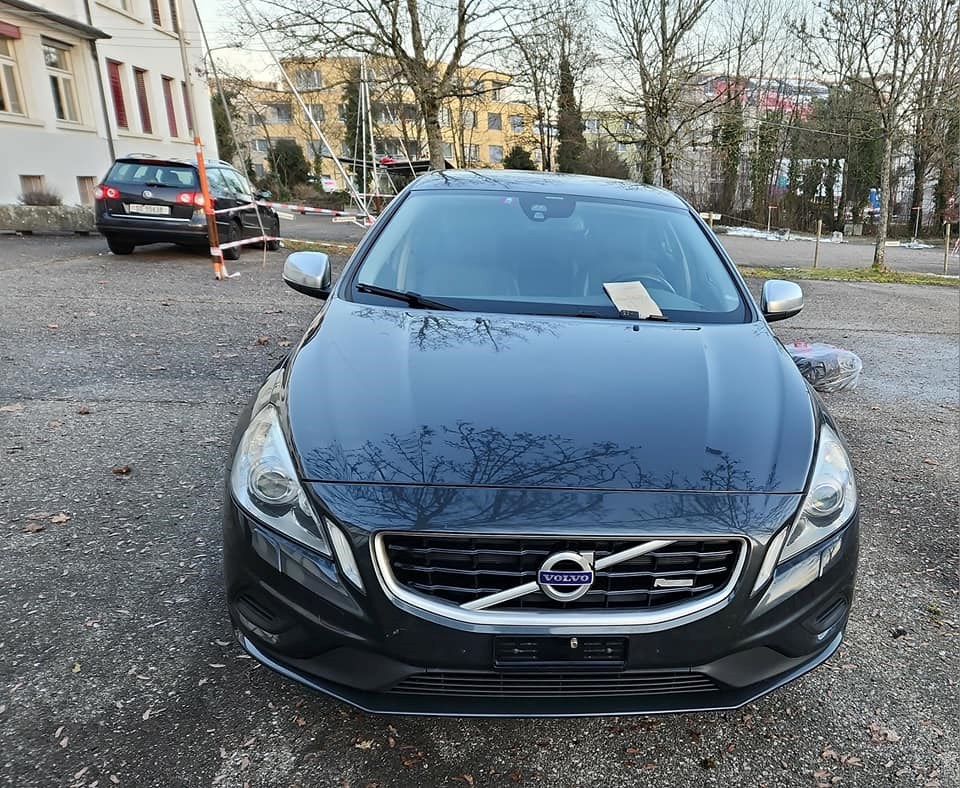 VOLVO V60 DRIVe-image-0