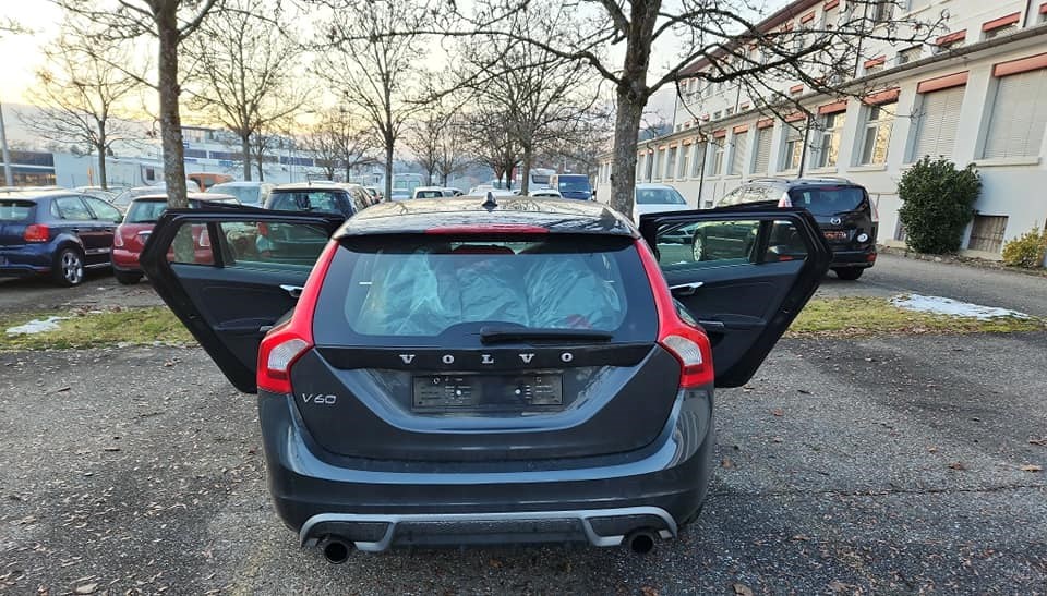 VOLVO V60 DRIVe-image-6