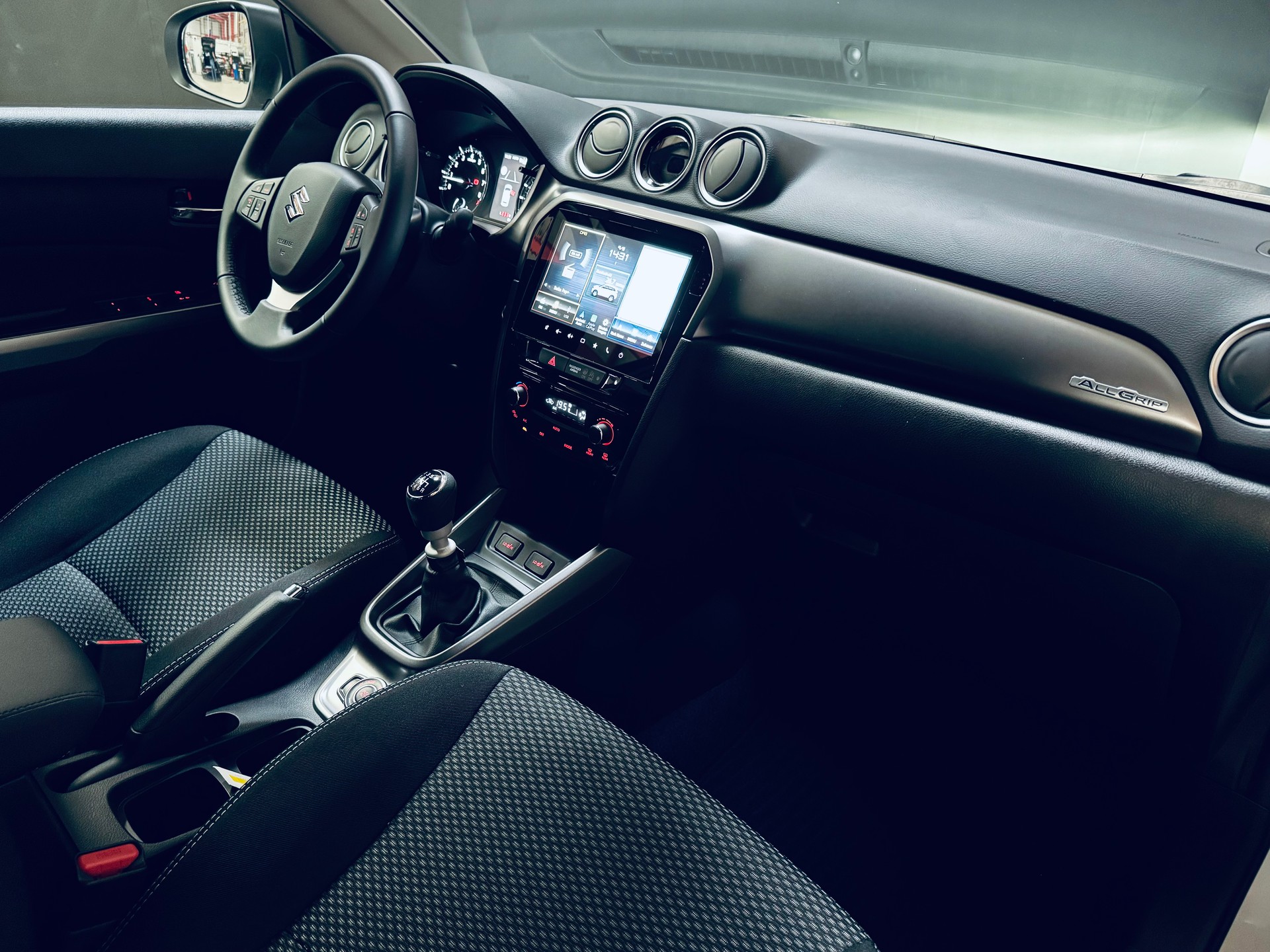 SUZUKI Vitara 1.4 Boosterjet Compact + 4x4 Hybrid-image-14