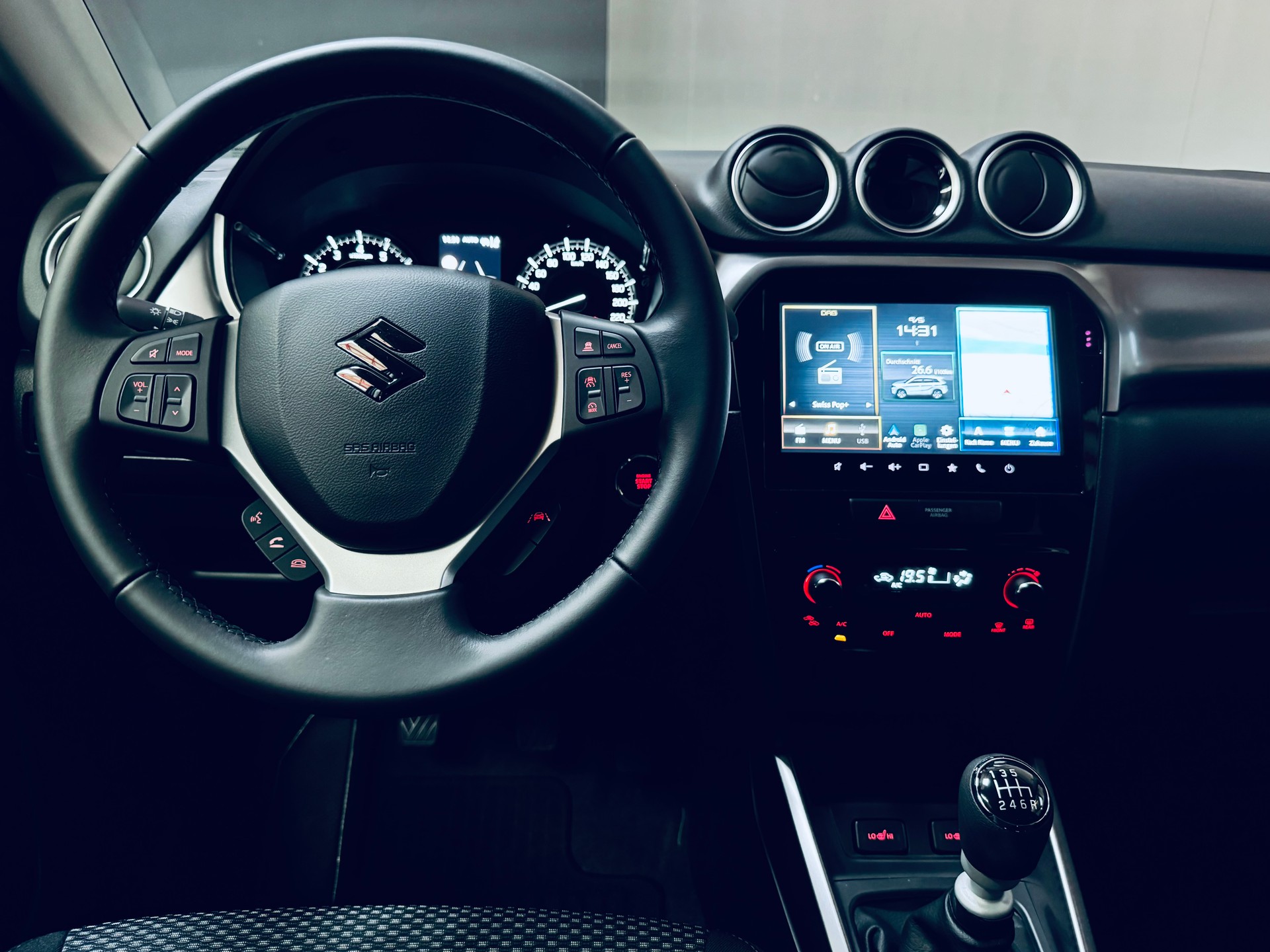 SUZUKI Vitara 1.4 Boosterjet Compact + 4x4 Hybrid-image-12