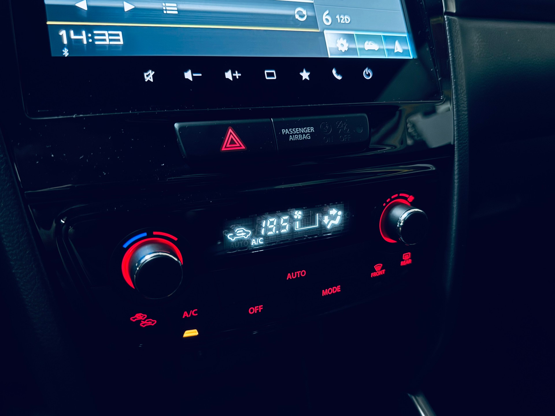 SUZUKI Vitara 1.4 Boosterjet Compact + 4x4 Hybrid-image-25