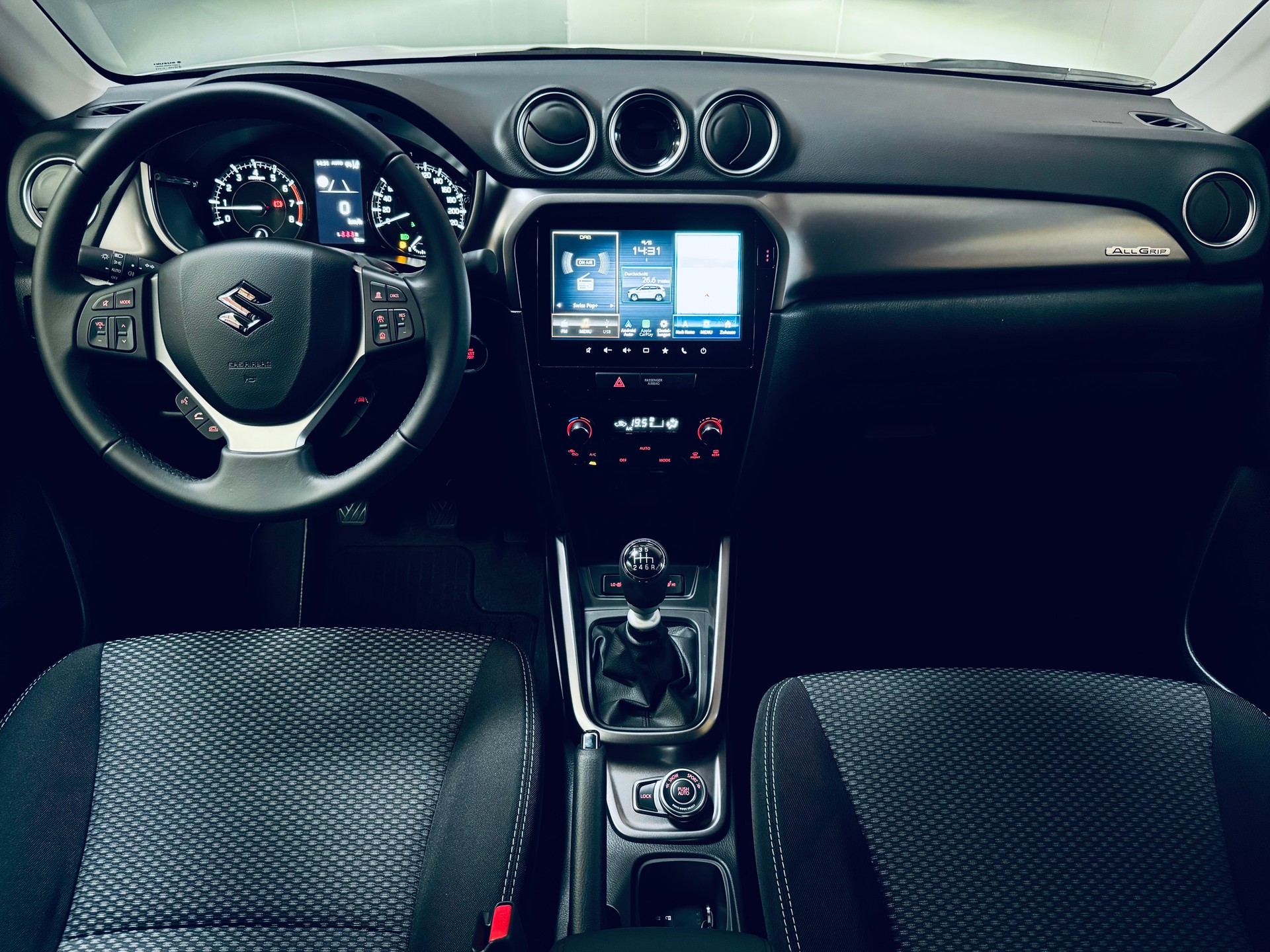 SUZUKI Vitara 1.4 Boosterjet Compact + 4x4 Hybrid-image-11
