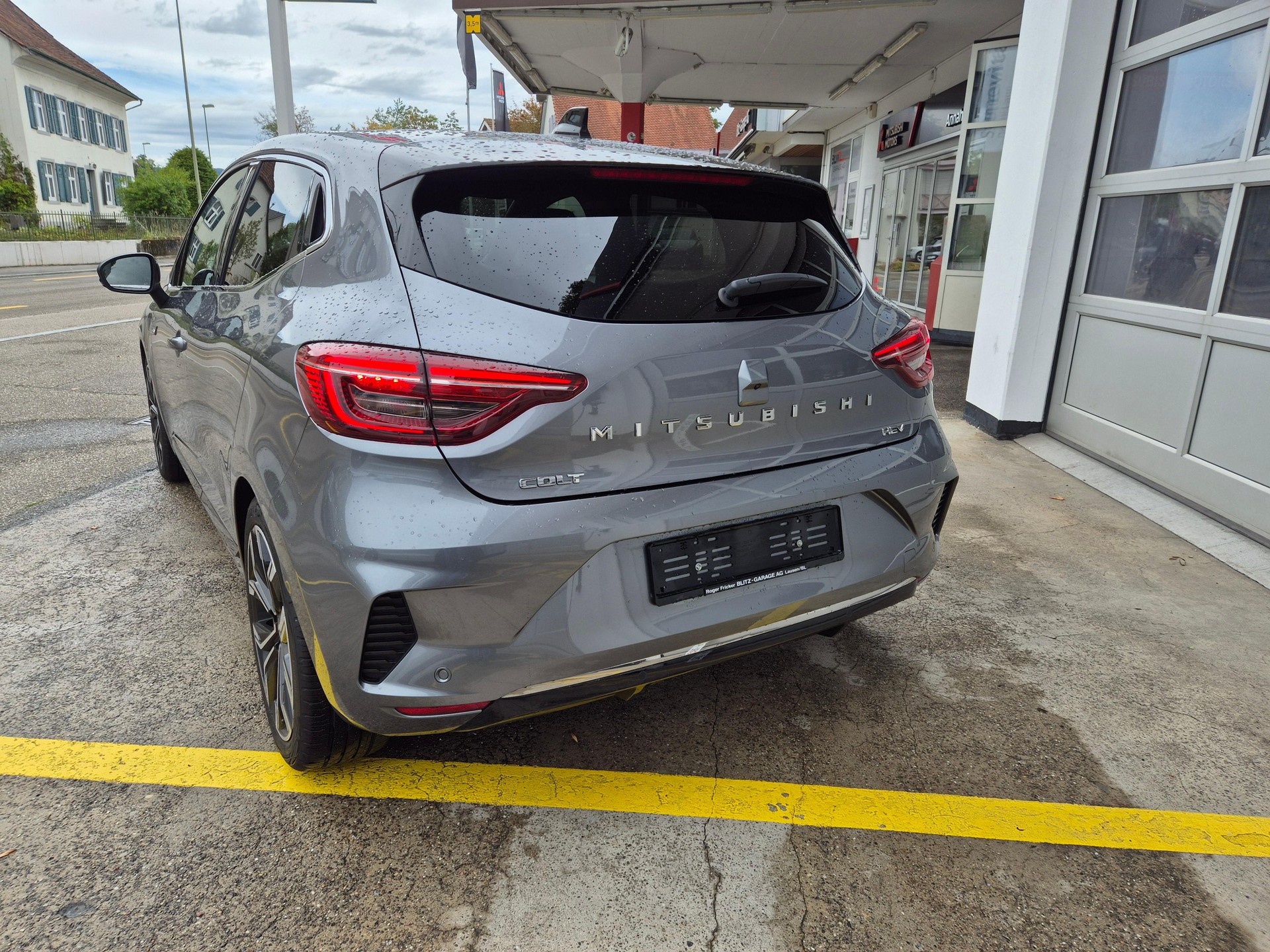 MITSUBISHI Colt 1.6 HEV Intense-showroom-element-3