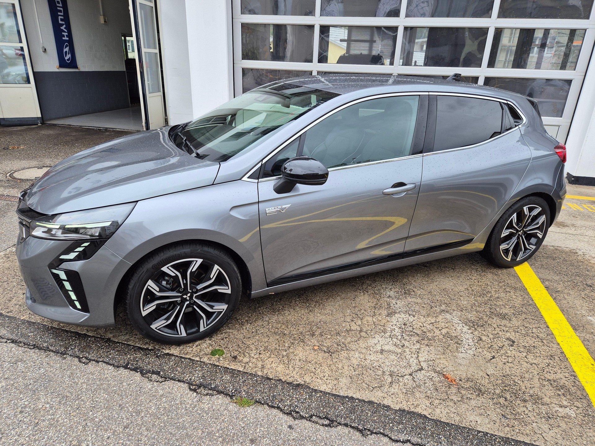 MITSUBISHI Colt 1.6 HEV Intense-showroom-element-1